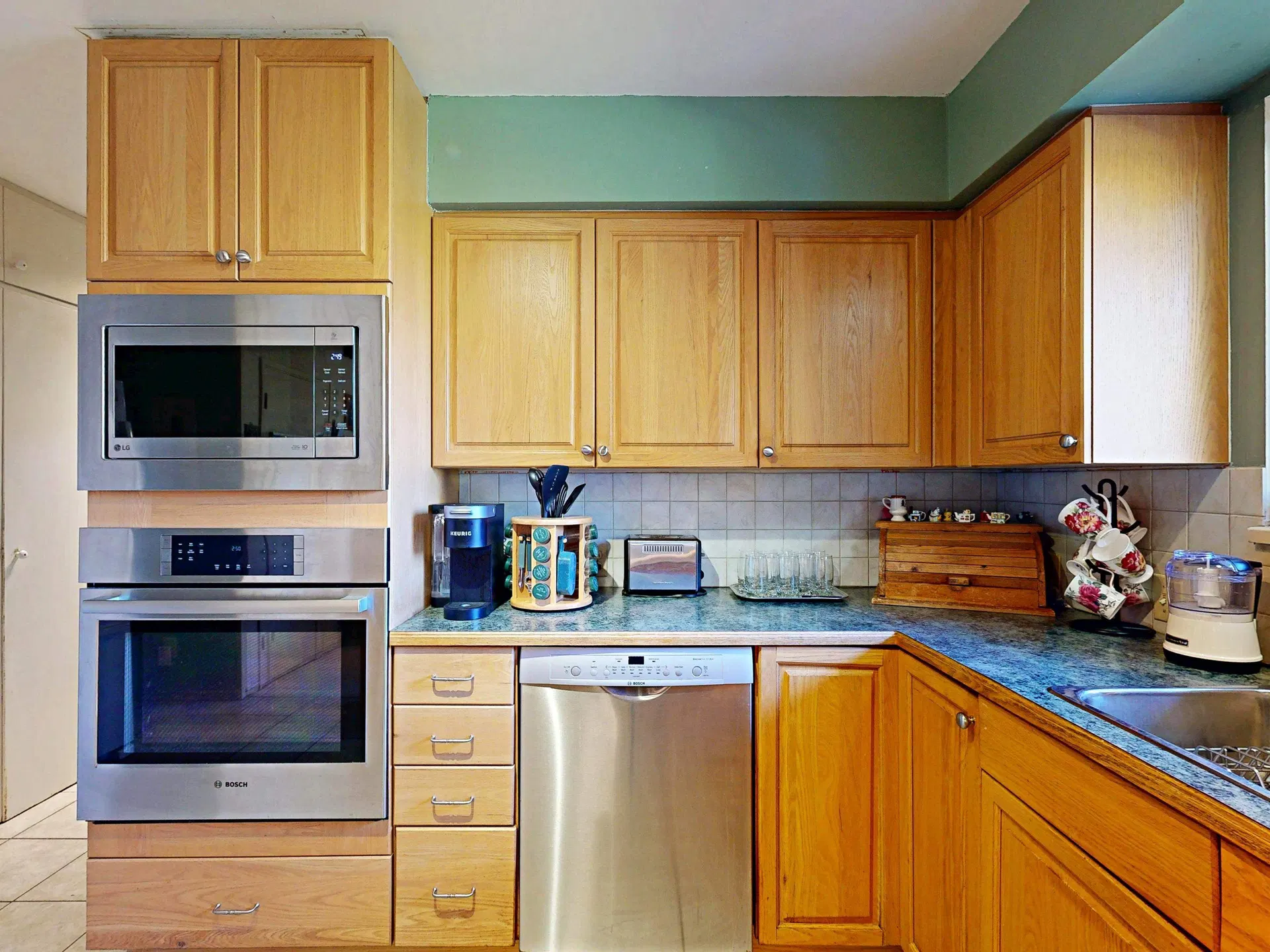 Photo 4 of 20 at 5411 Grove Avenue