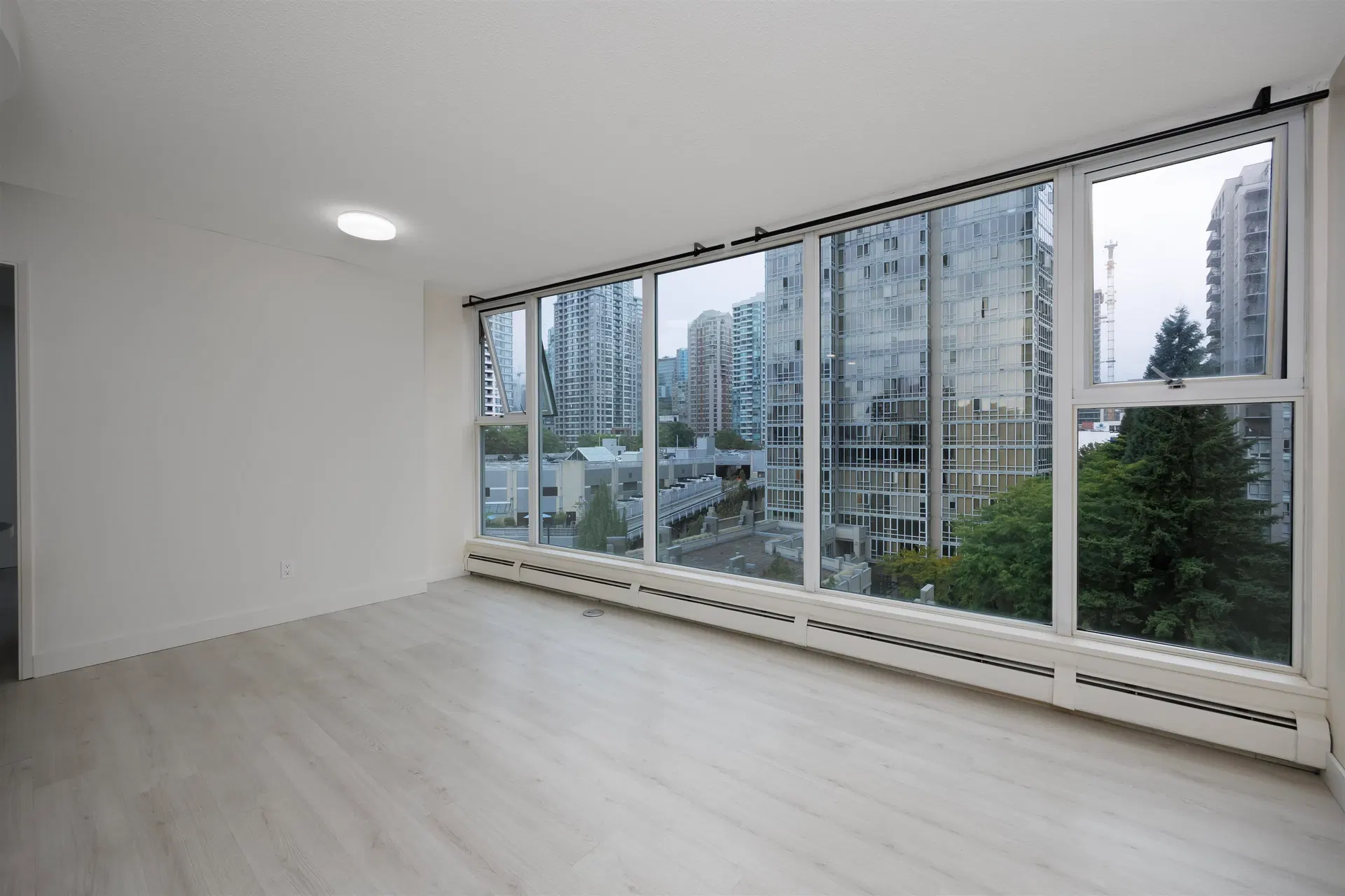 Photo 2 of 18 at #902 – 1008 Cambie Street