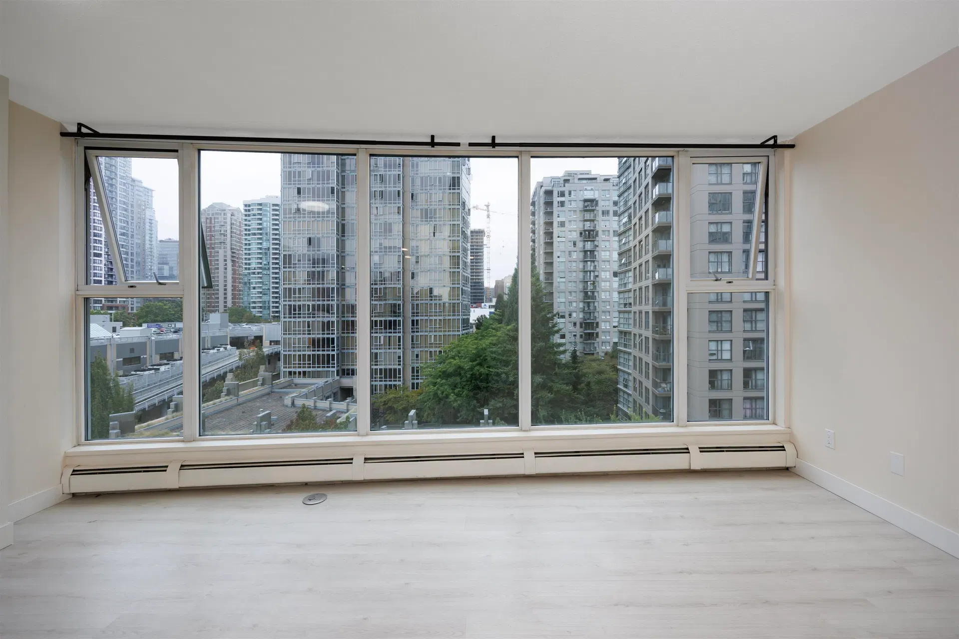 Photo 3 of 18 at #902 – 1008 Cambie Street