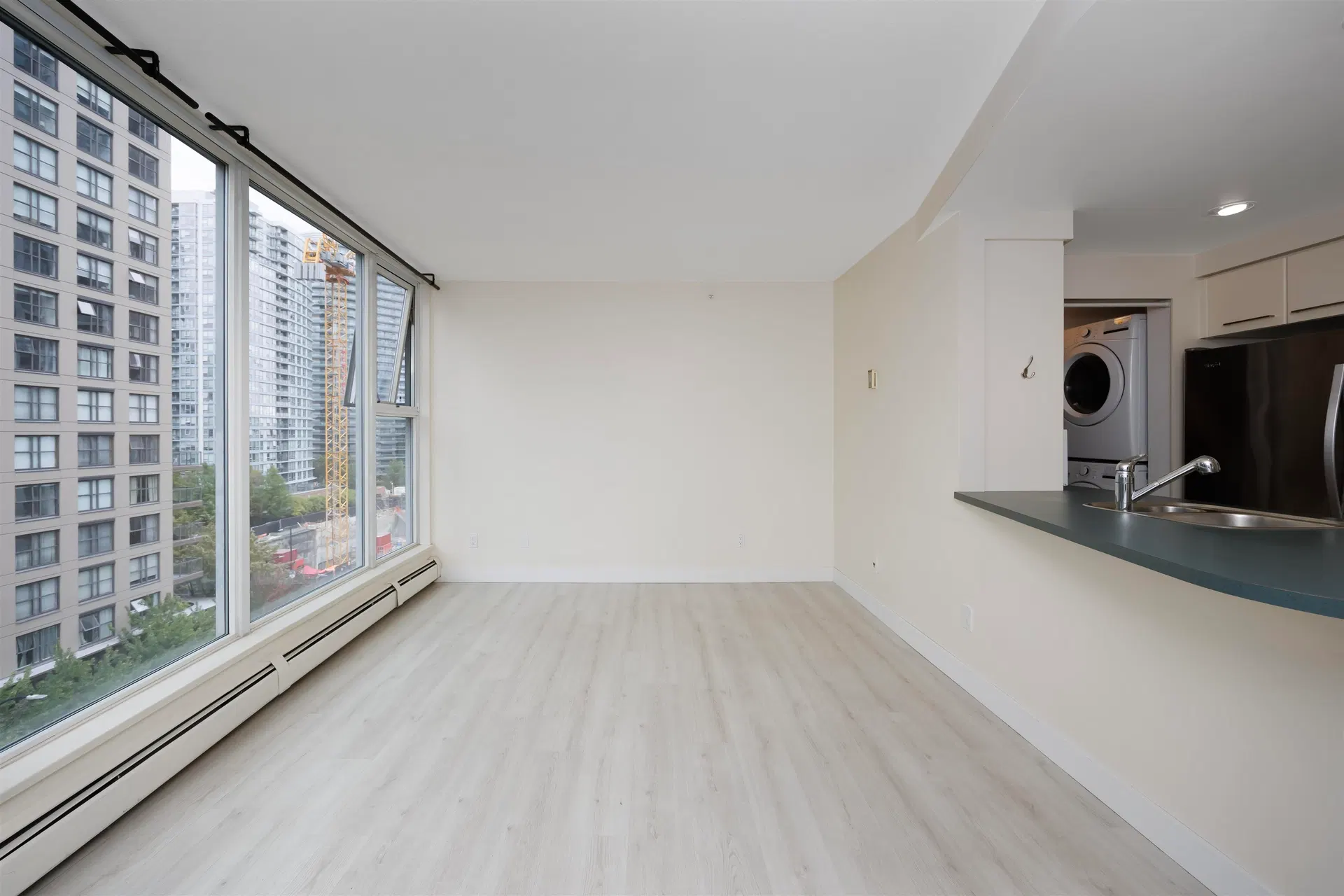 Photo 4 of 18 at #902 – 1008 Cambie Street