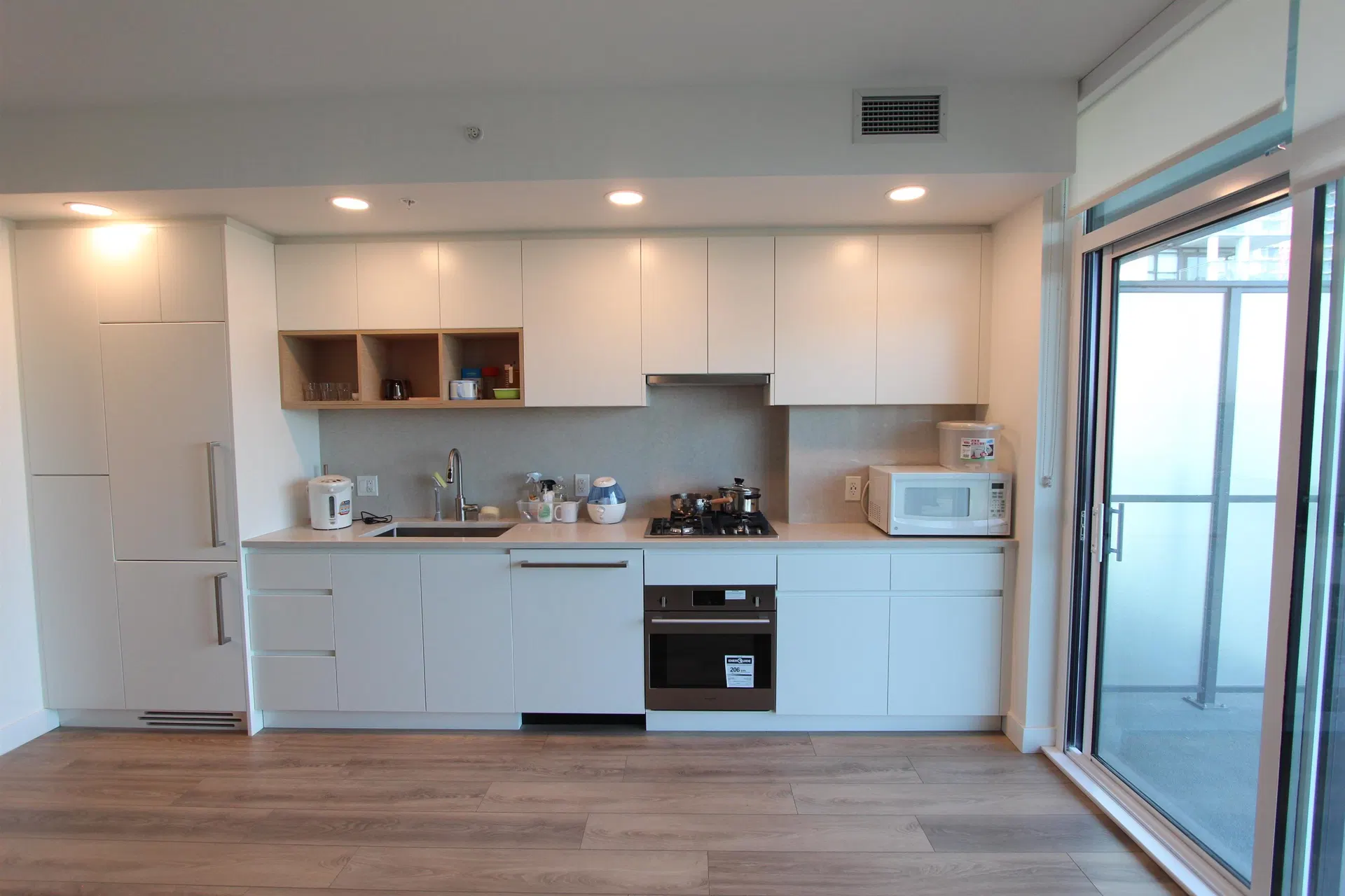 Photo 4 of 12 at #803 – 4433 Alaska Street
