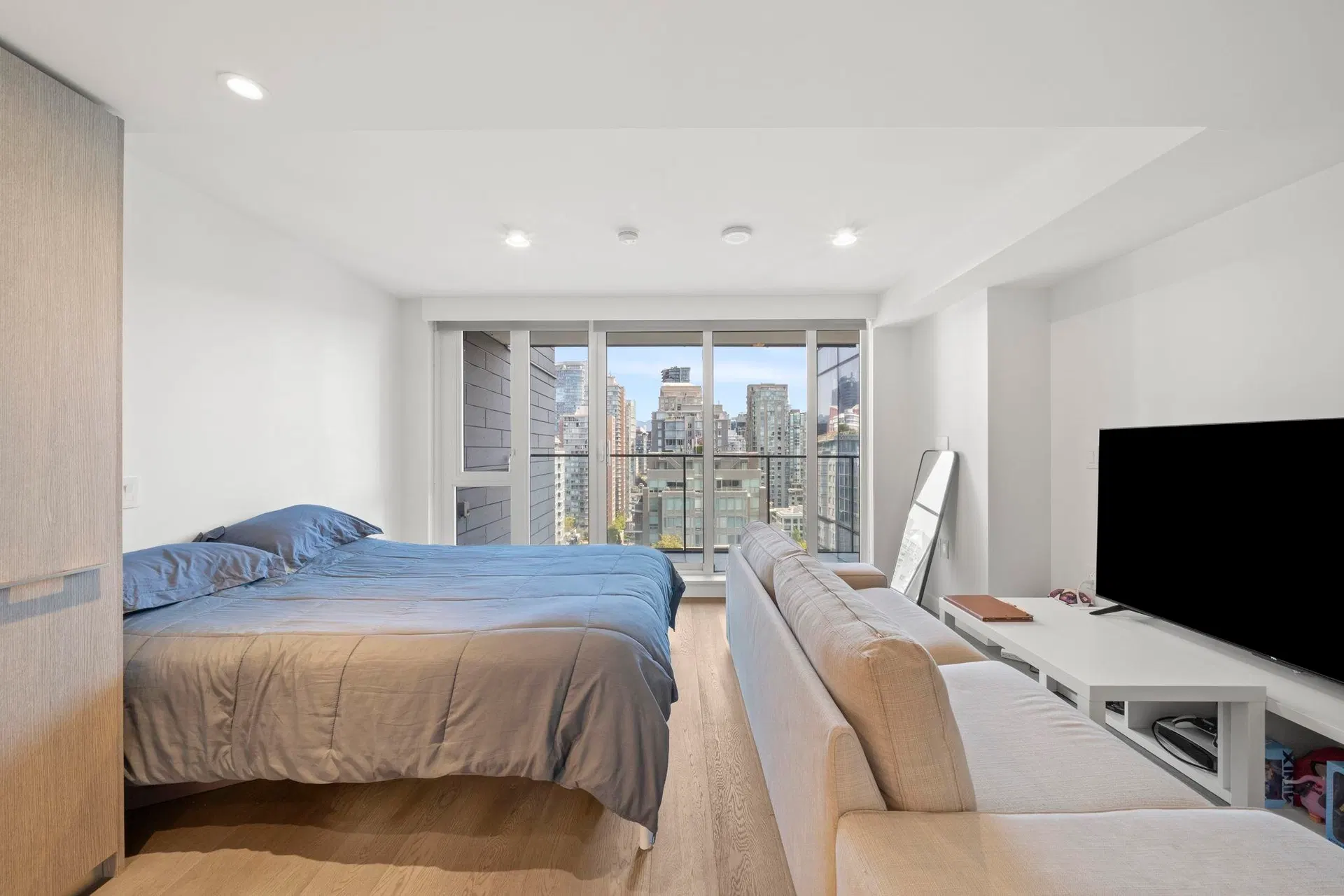 Photo 4 of 26 at #1903 – 1111 Richards Street