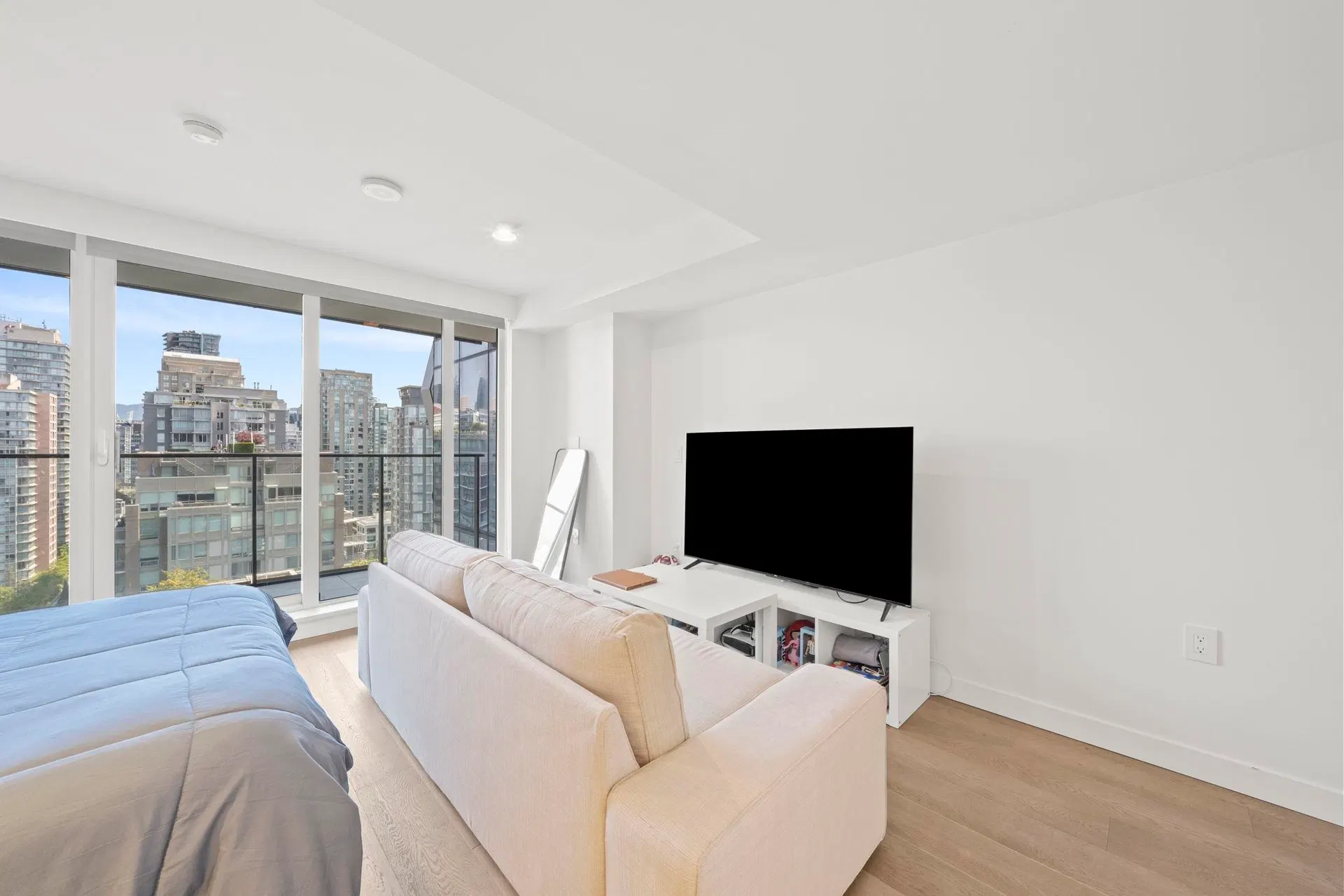 Photo 5 of 26 at #1903 – 1111 Richards Street