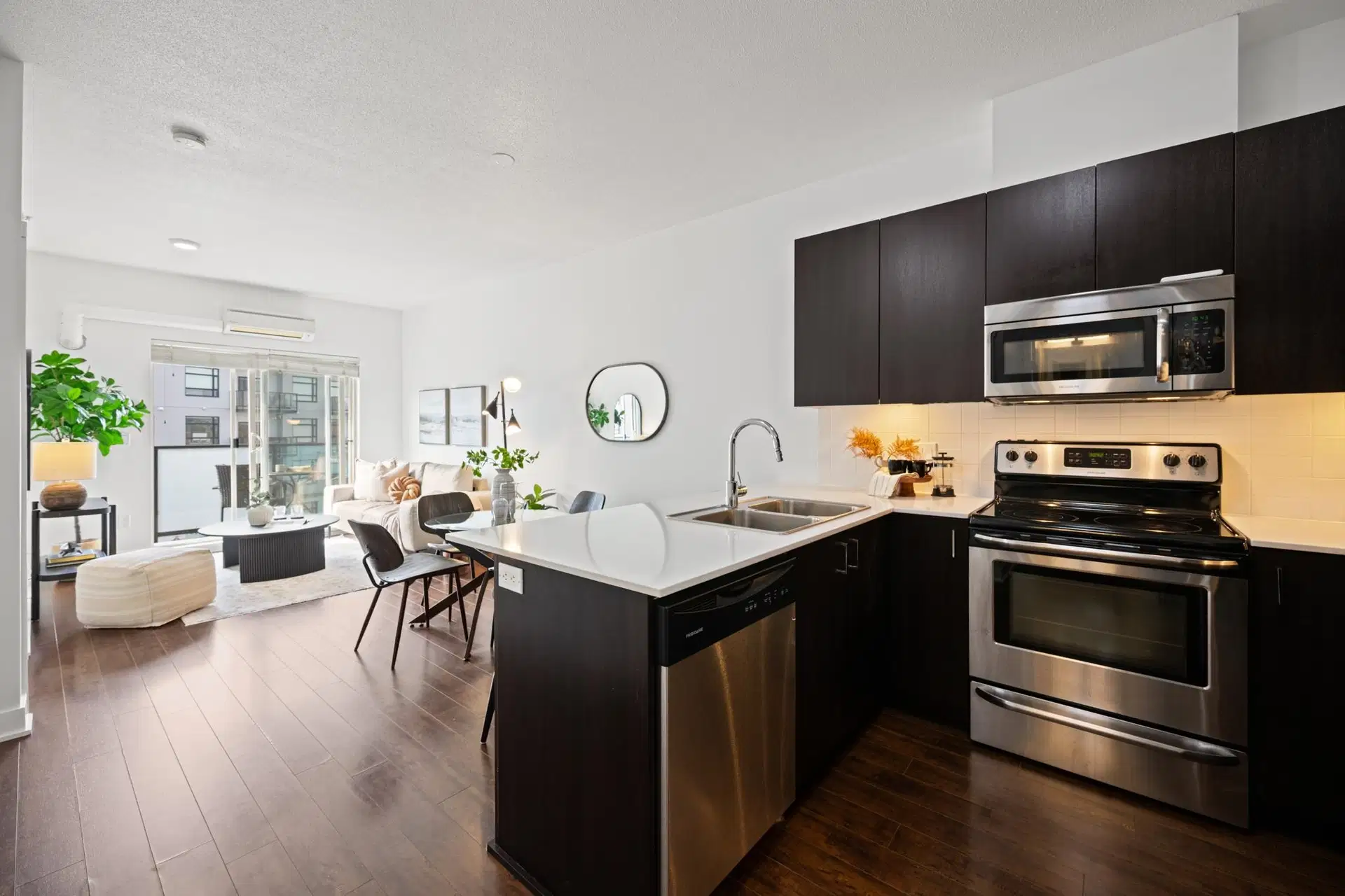 #416 – 20460 Douglas Crescent