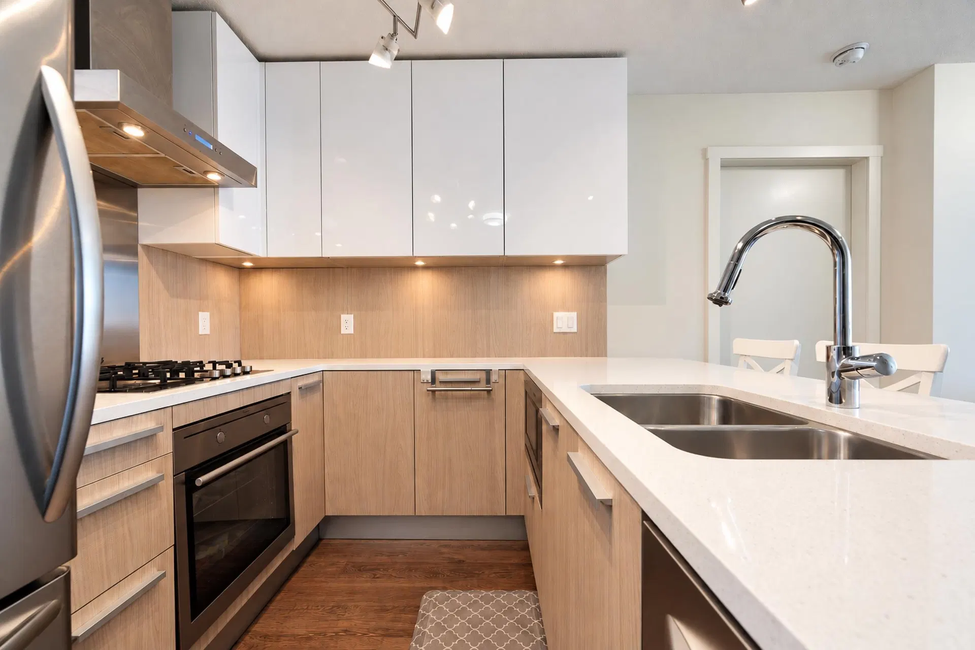 Photo 4 of 40 at #2602 – 3007 Glen Drive