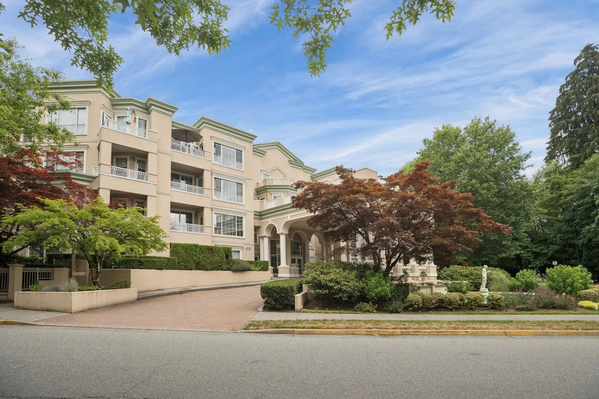 Photo 3 of 36 at #418 – 2995 Princess Crescent