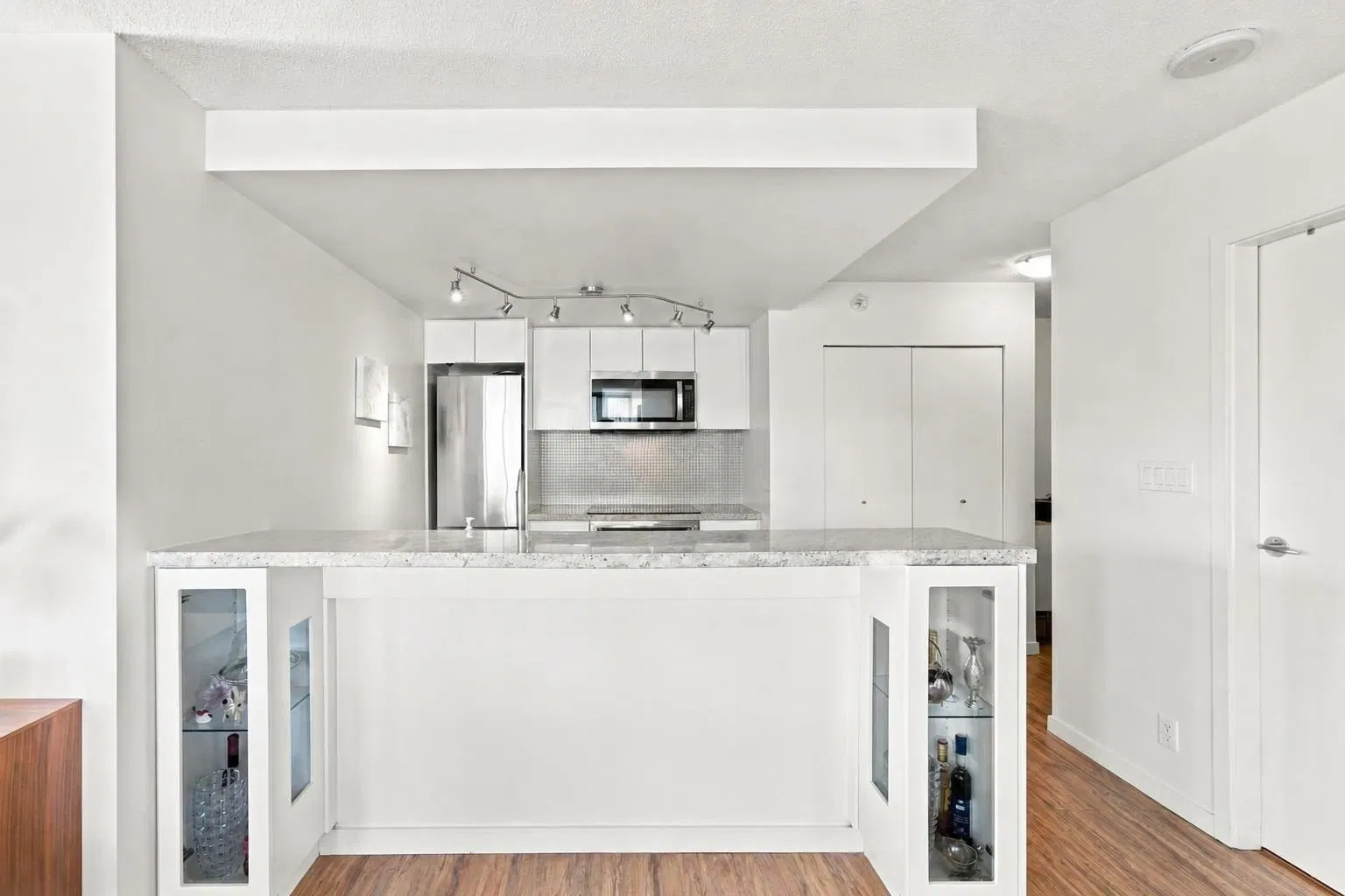 Photo 5 of 34 at #1703 – 233 Robson Street