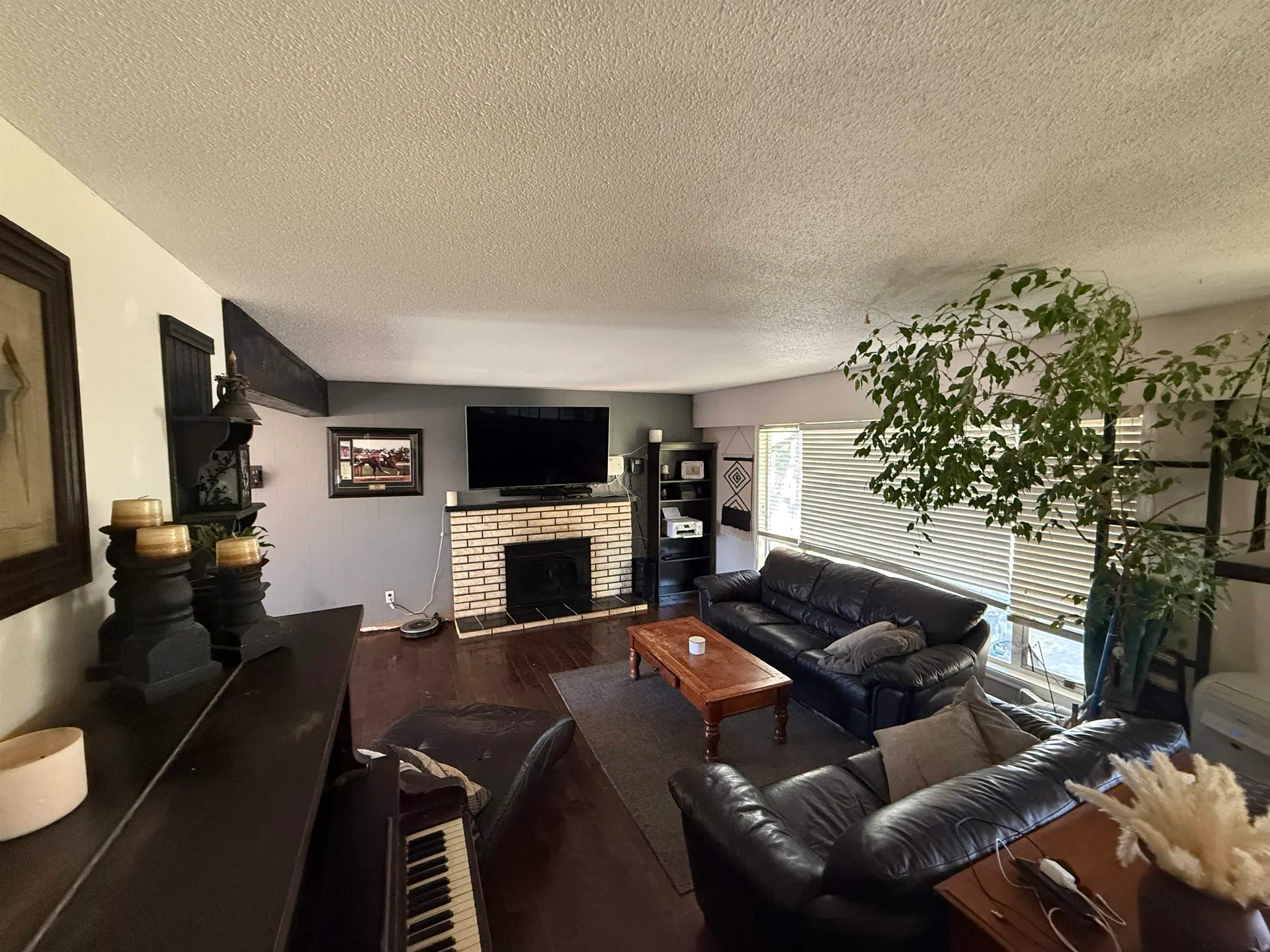 Photo 2 of 6 at 7307 116 Street