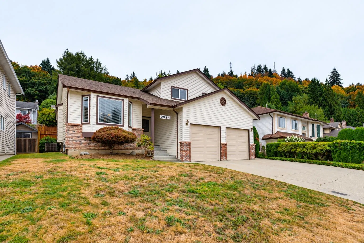 Photo 2 of 40 at 2924 Glenshiel Drive
