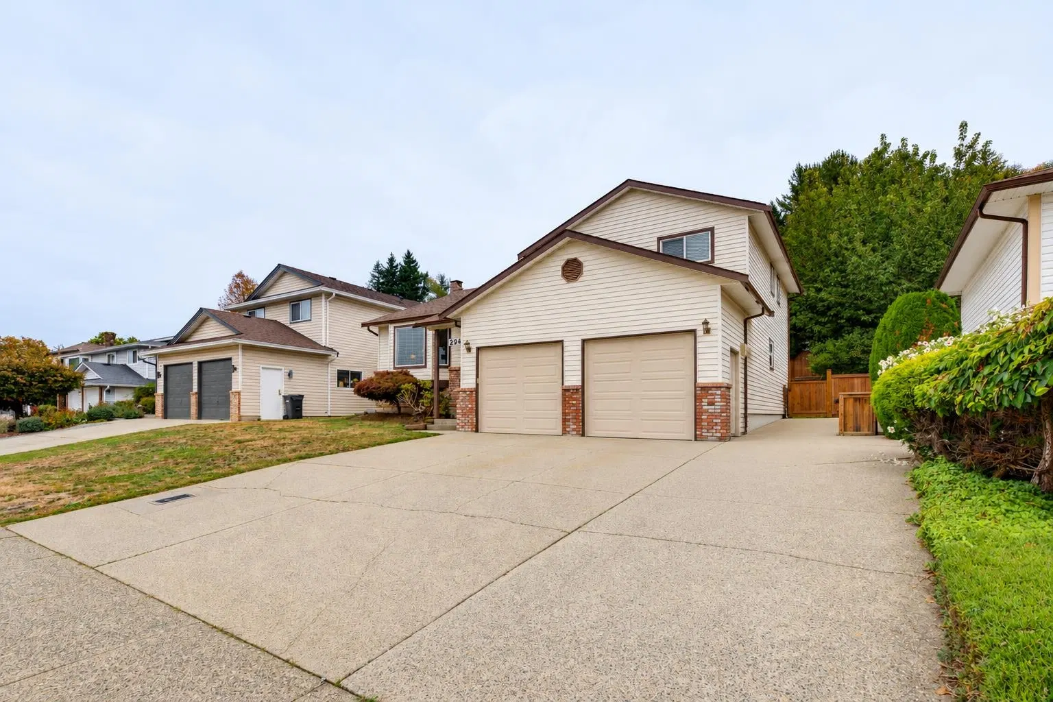 Photo 3 of 40 at 2924 Glenshiel Drive