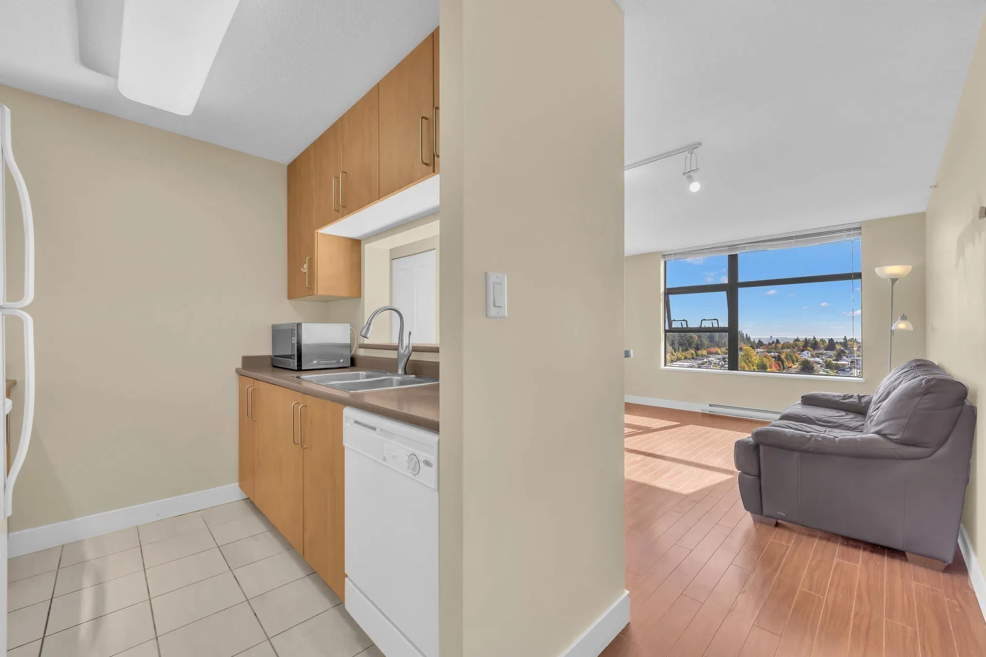 Photo 4 of 31 at #2702 – 5380 Oben Street