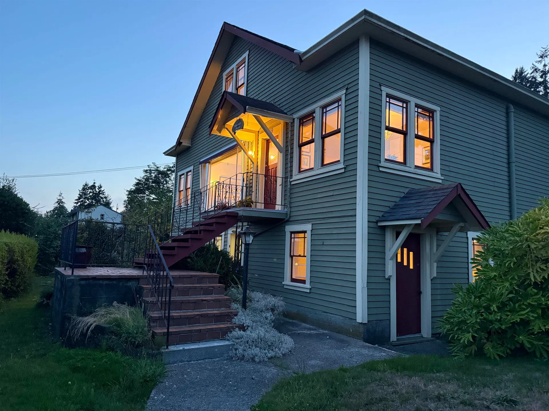 Photo 2 of 40 at 589 Seaview Road