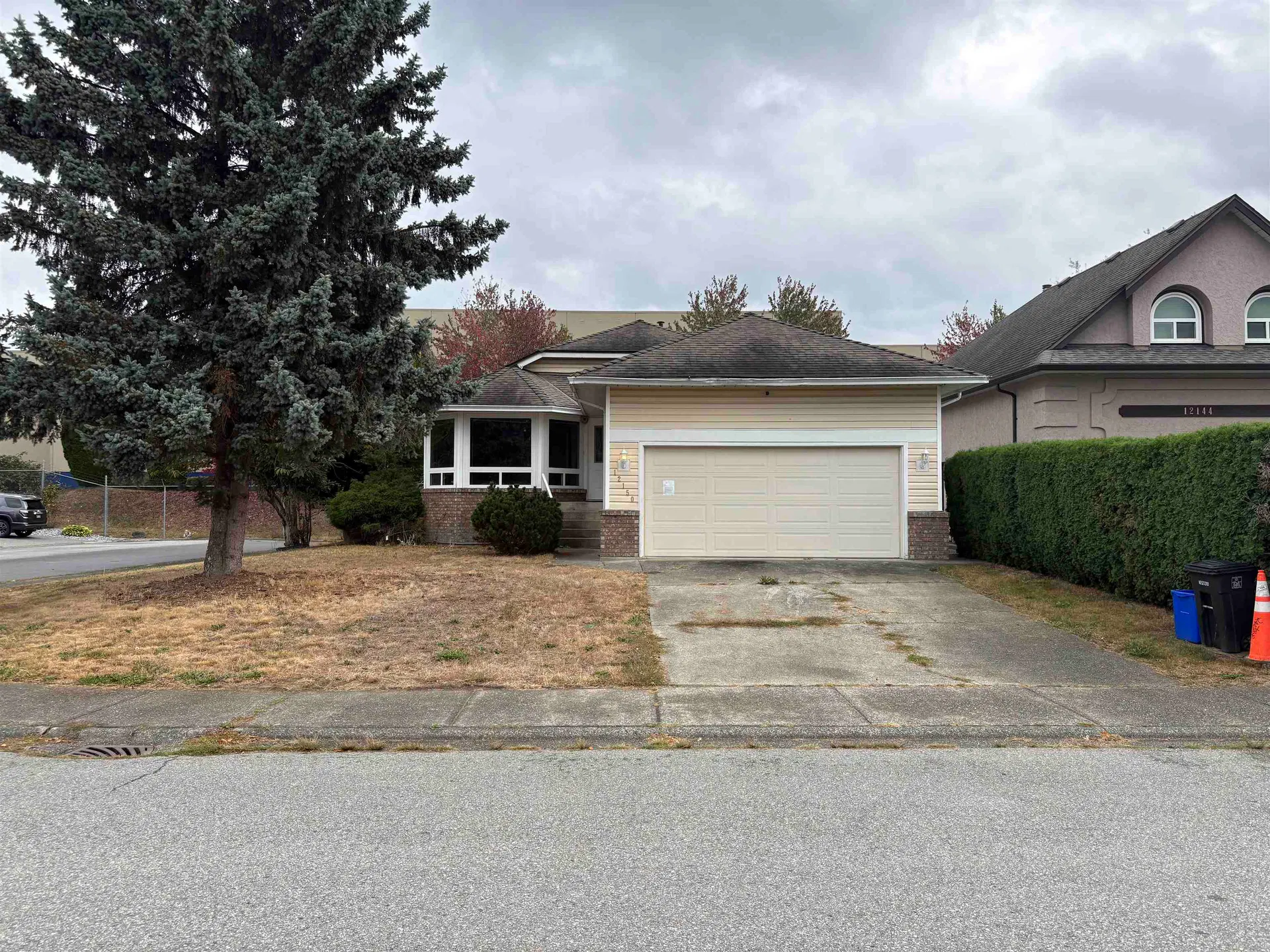 Photo 2 of 16 at 12150 Chestnut Crescent