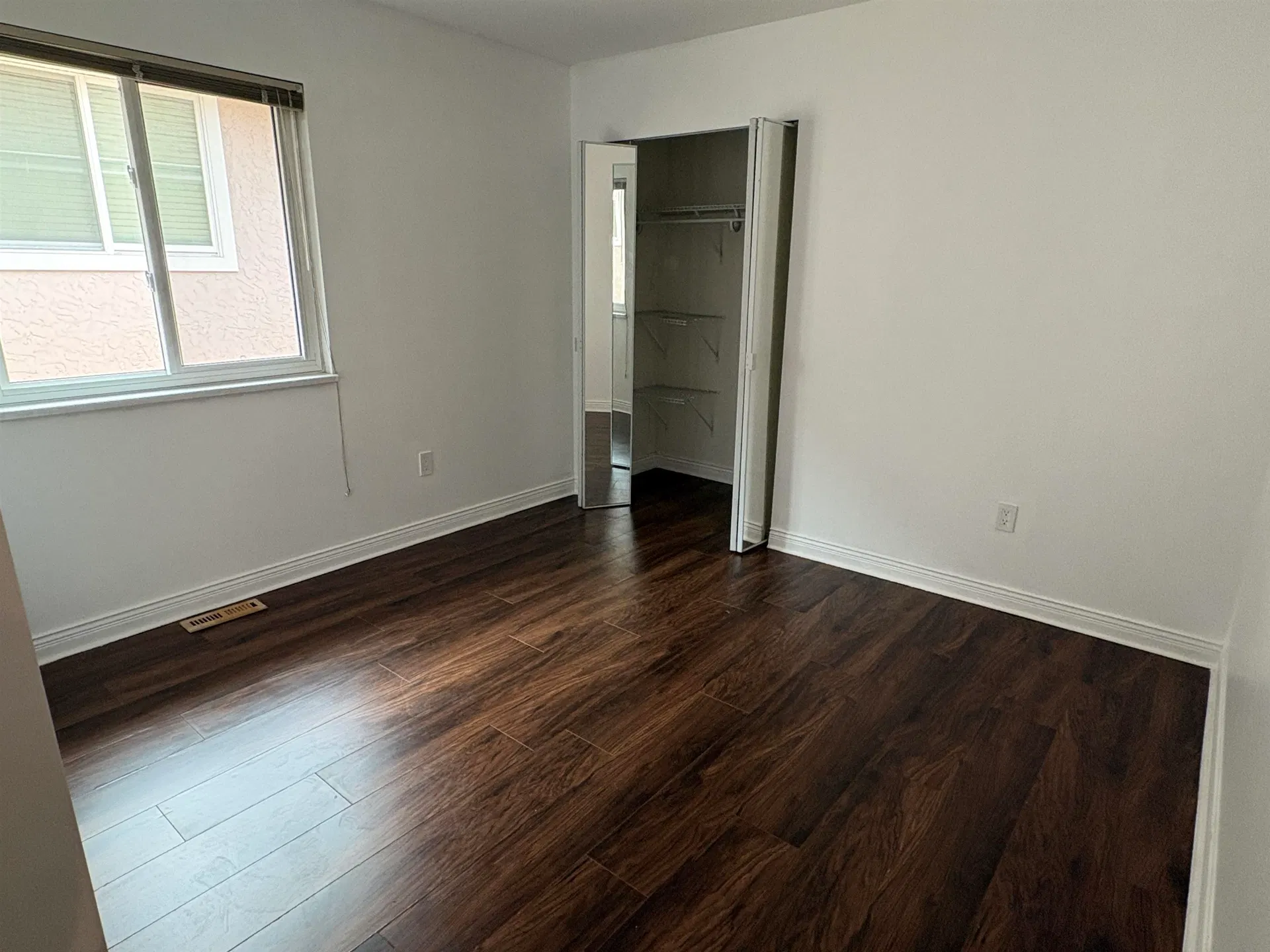Photo 5 of 16 at 12150 Chestnut Crescent