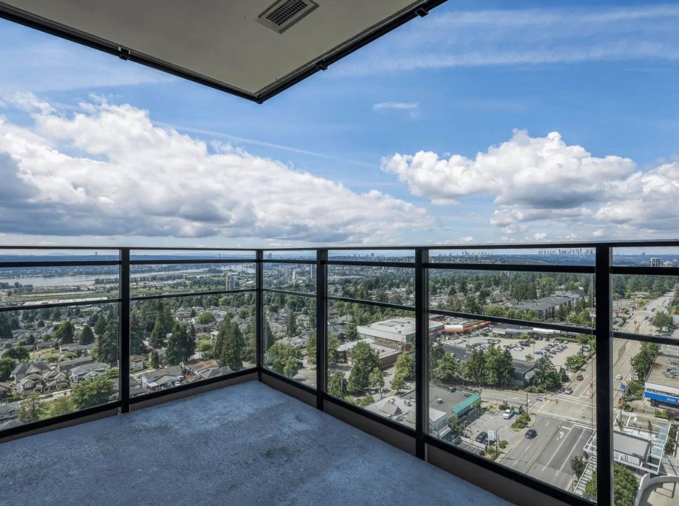 Photo 3 of 21 at #1706 – 1045 Austin Avenue