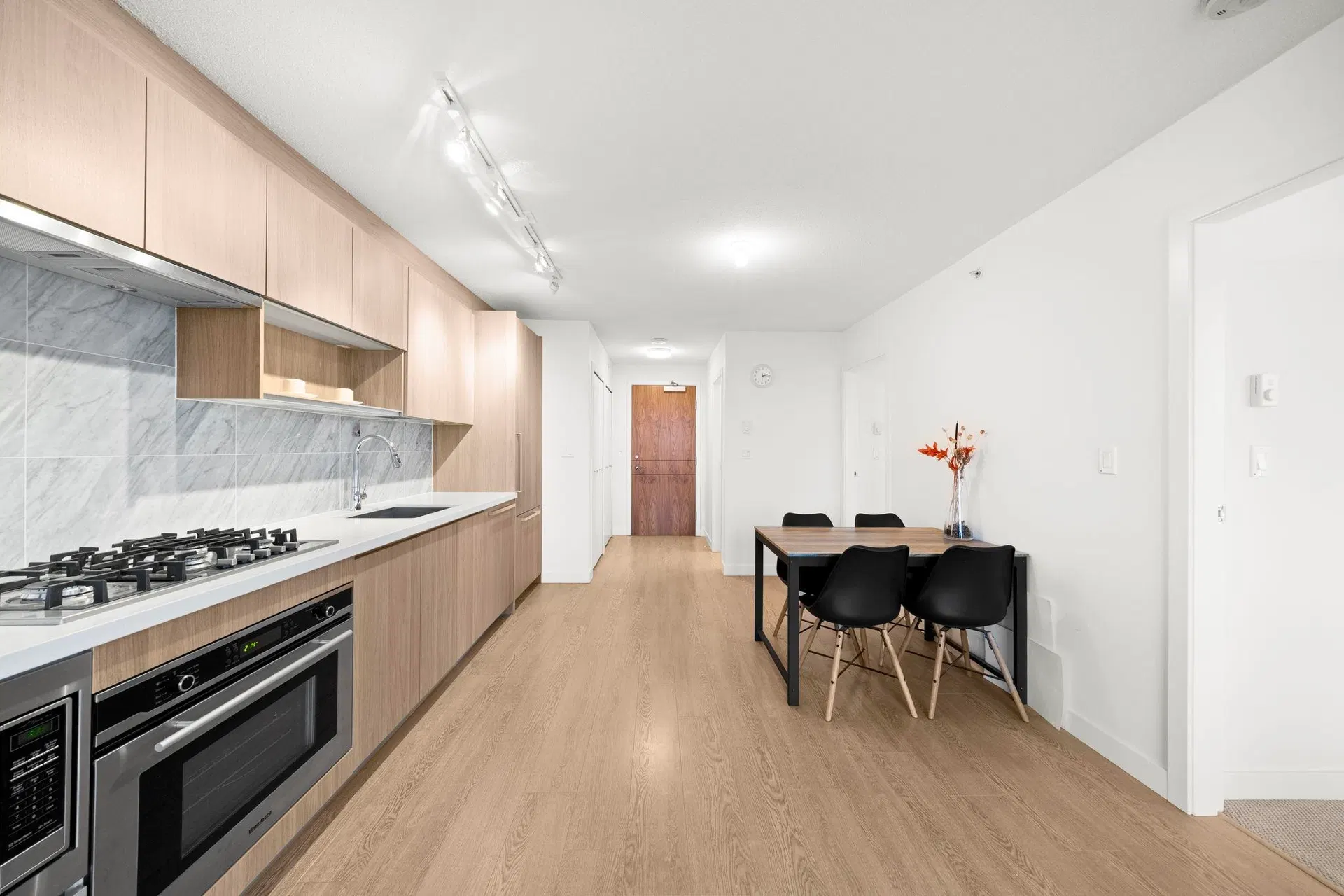 Photo 5 of 40 at #3209 – 13696 100 Avenue