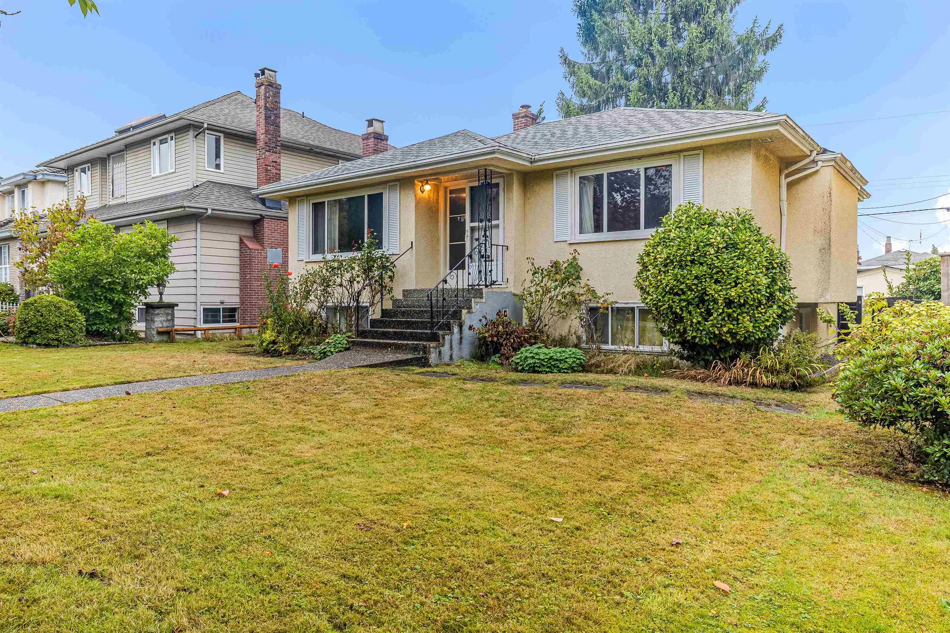 Photo 2 of 40 at 3039 W 20th Avenue