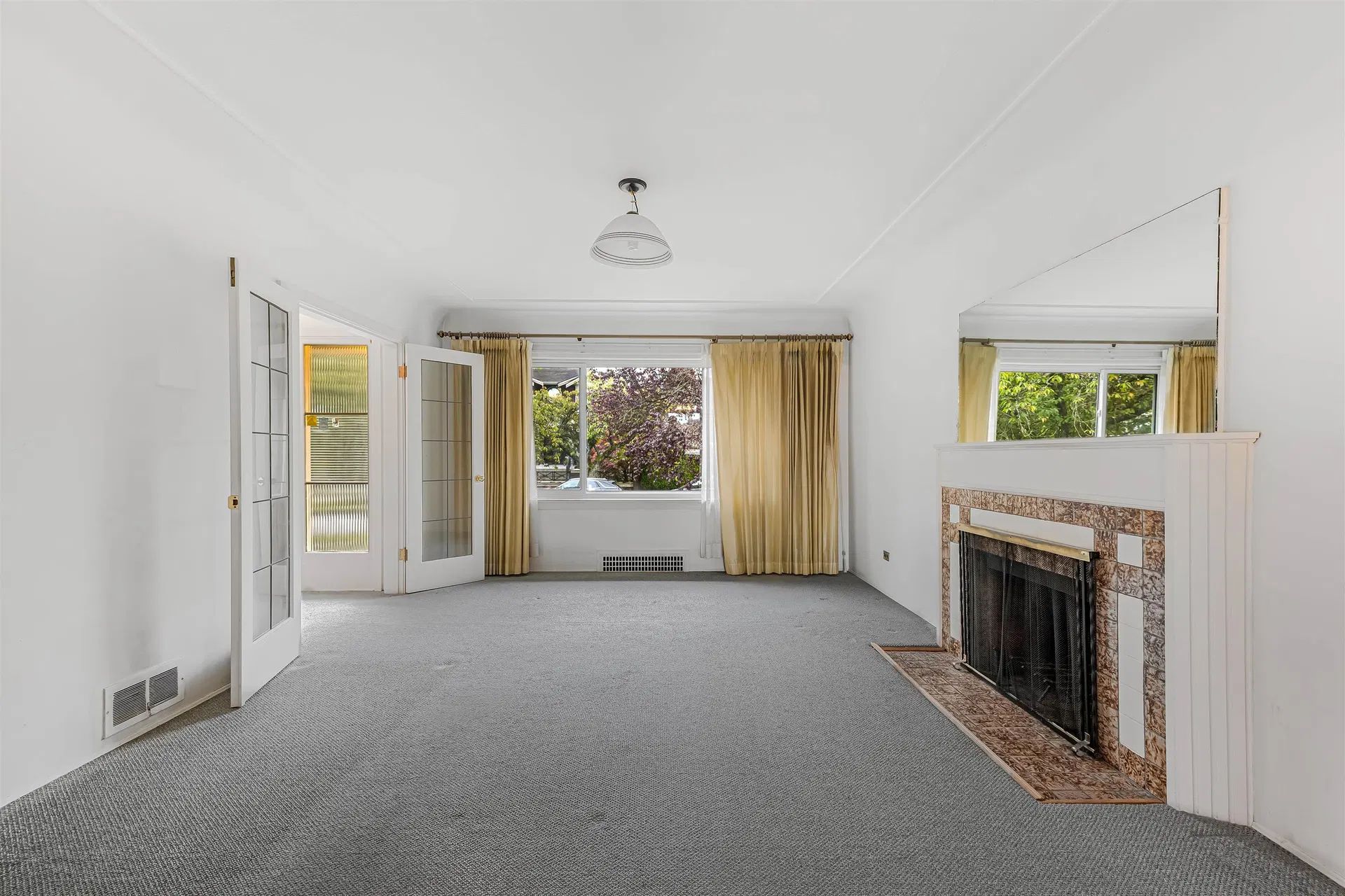 Photo 3 of 40 at 3039 W 20th Avenue