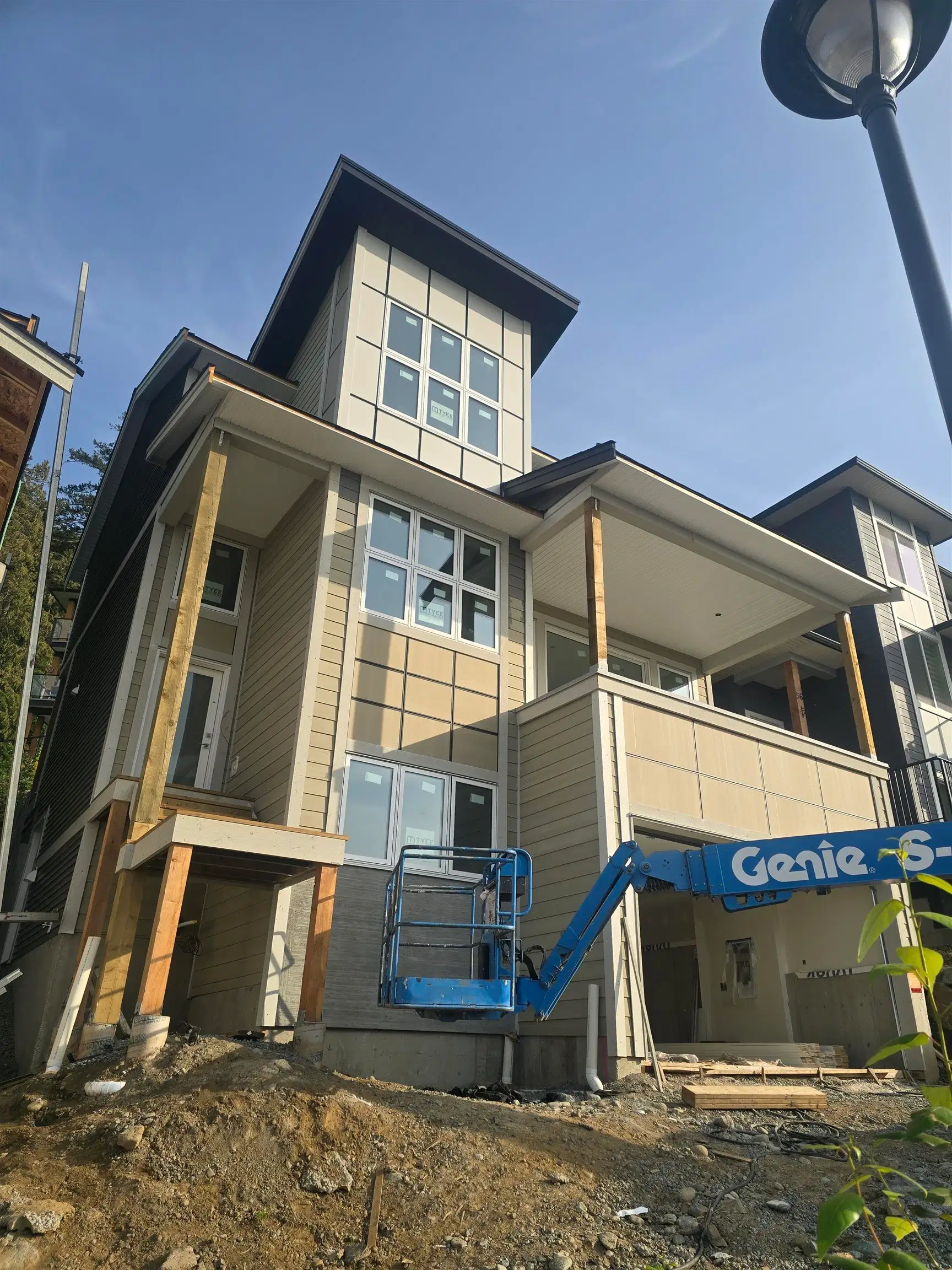 #55 – 6262 Rexford Drive