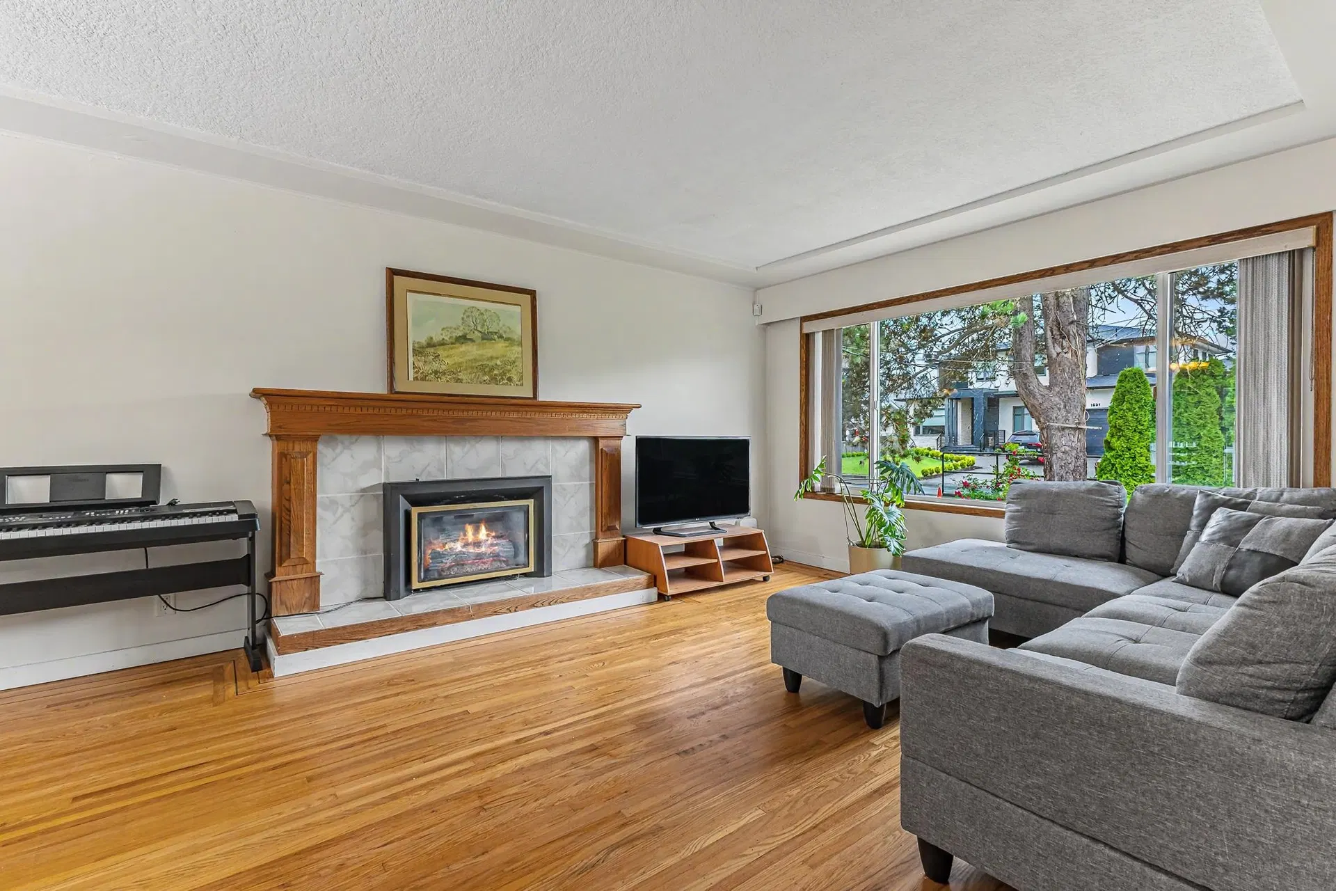 Photo 4 of 40 at 1684 Cornell Avenue