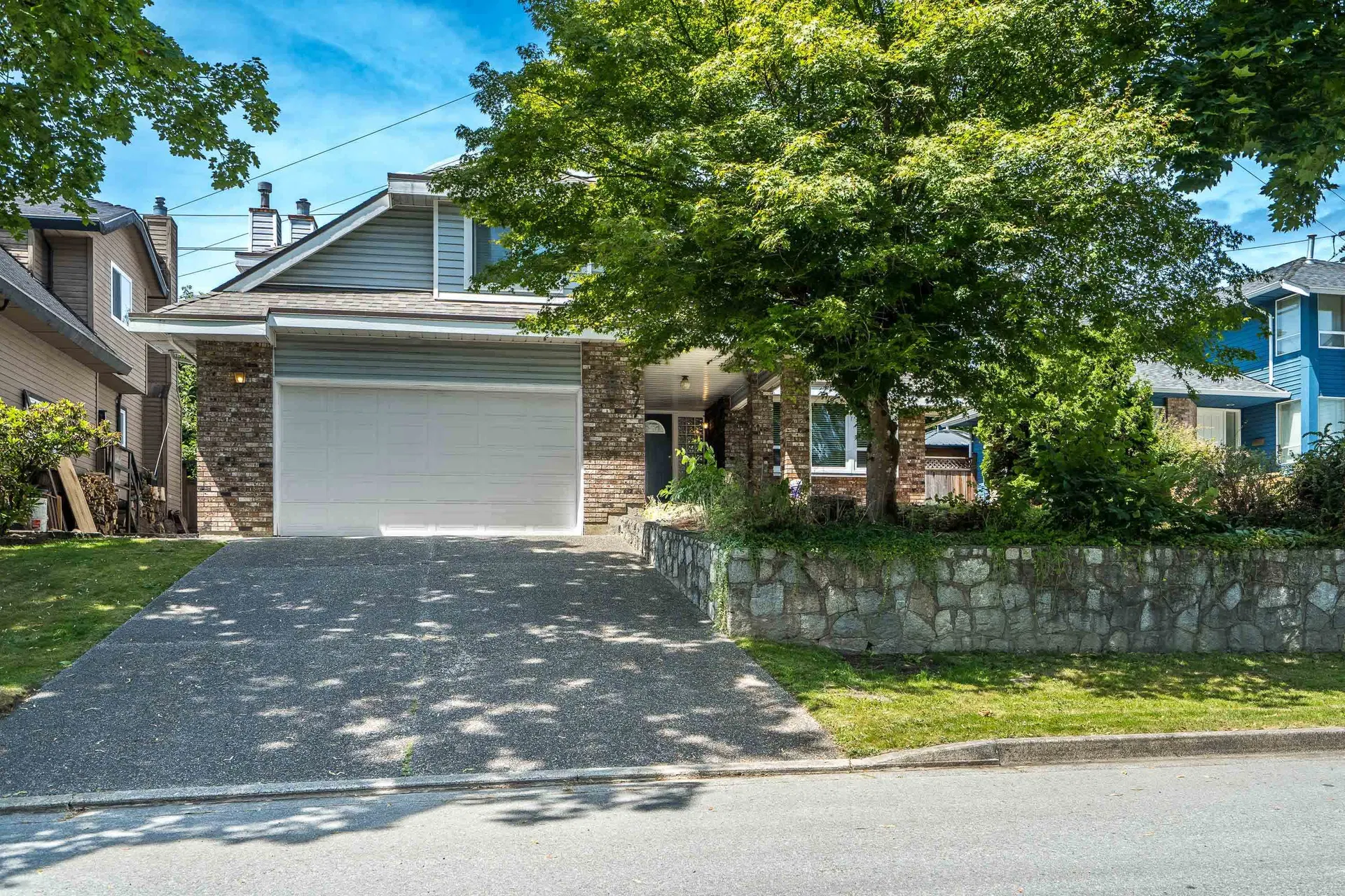 Photo 3 of 40 at 2577 Stoney Creek Place