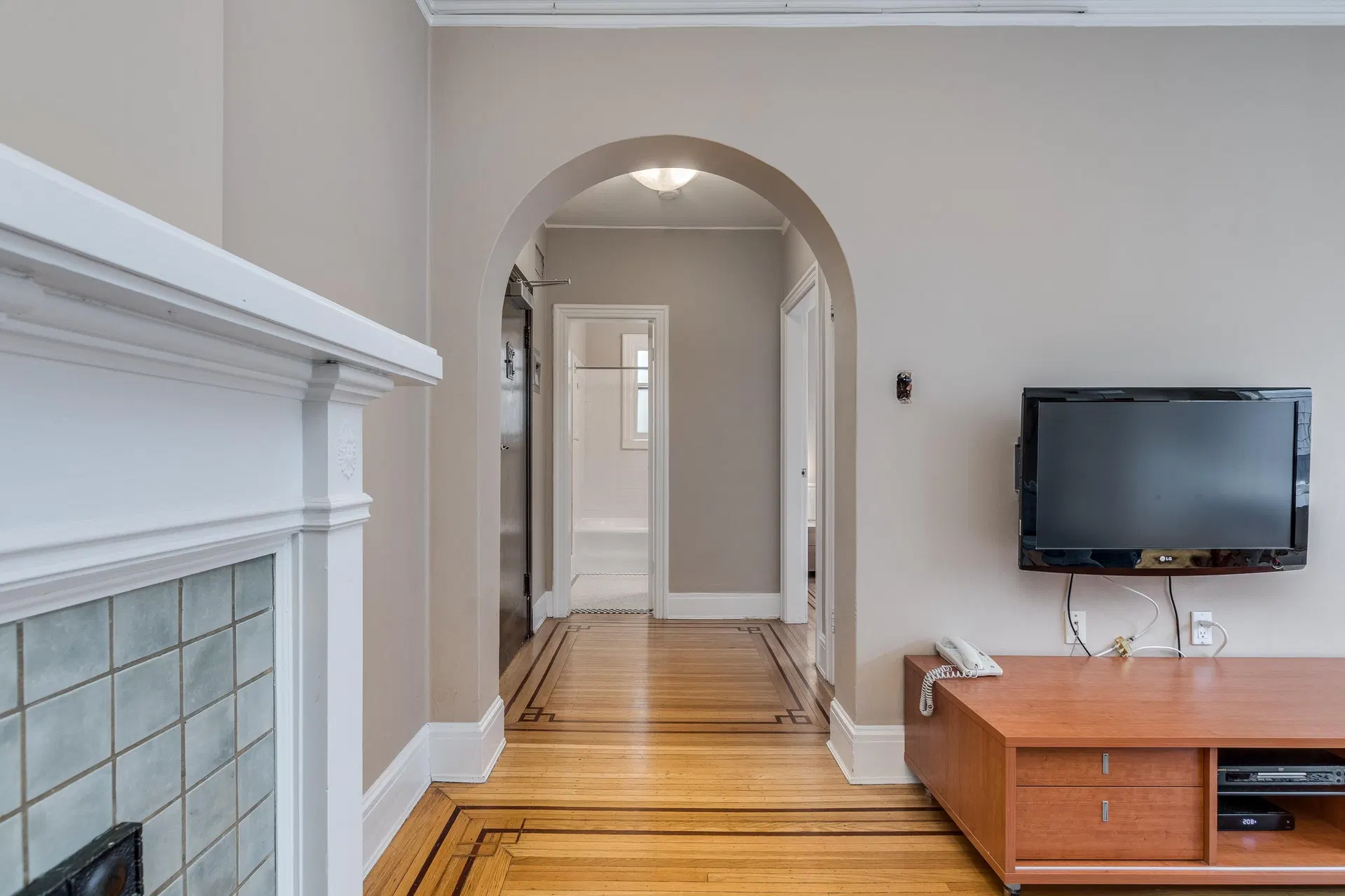 Photo 4 of 20 at #11 – 935 Jervis Street