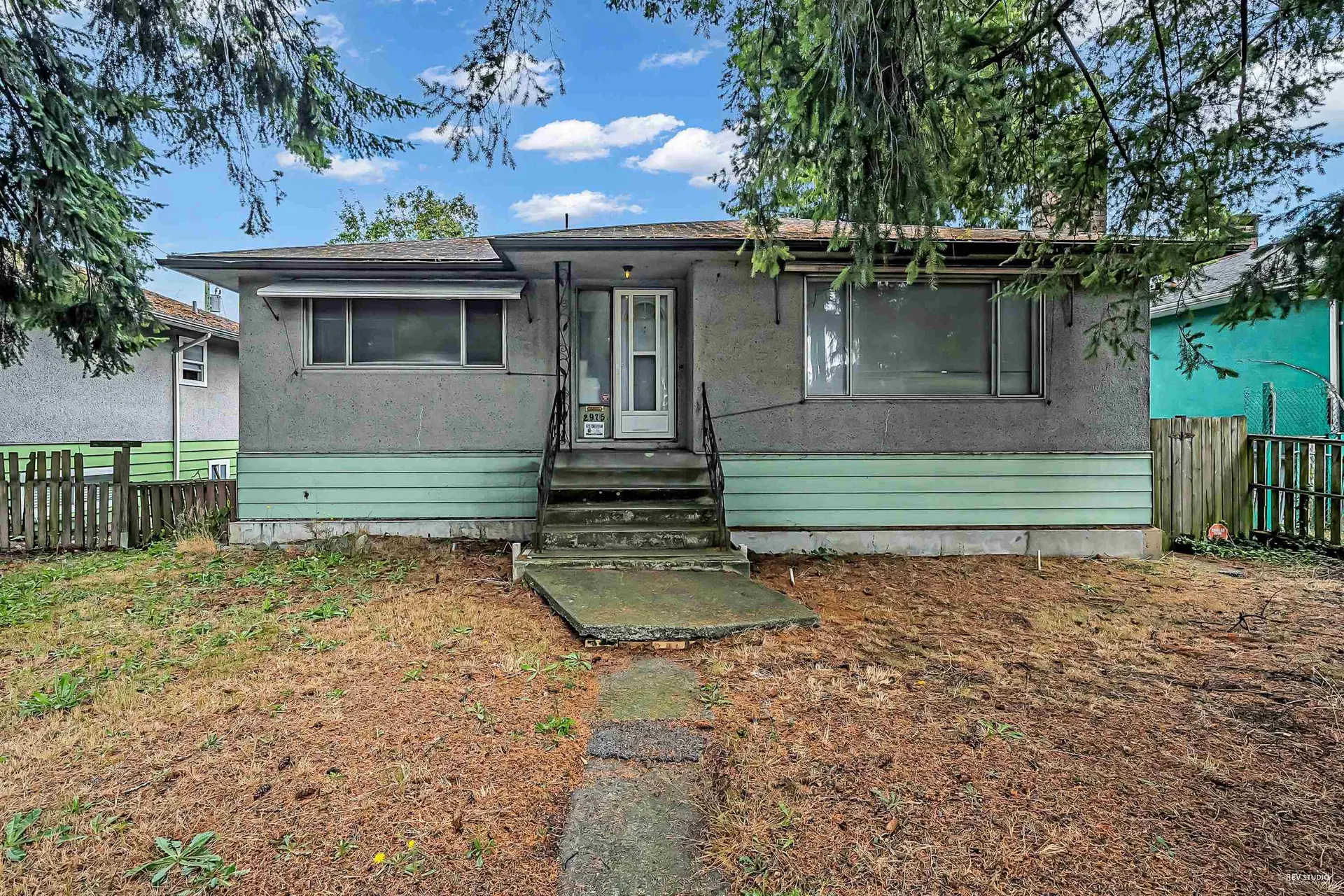 Photo 2 of 19 at 2975 E 41st Avenue