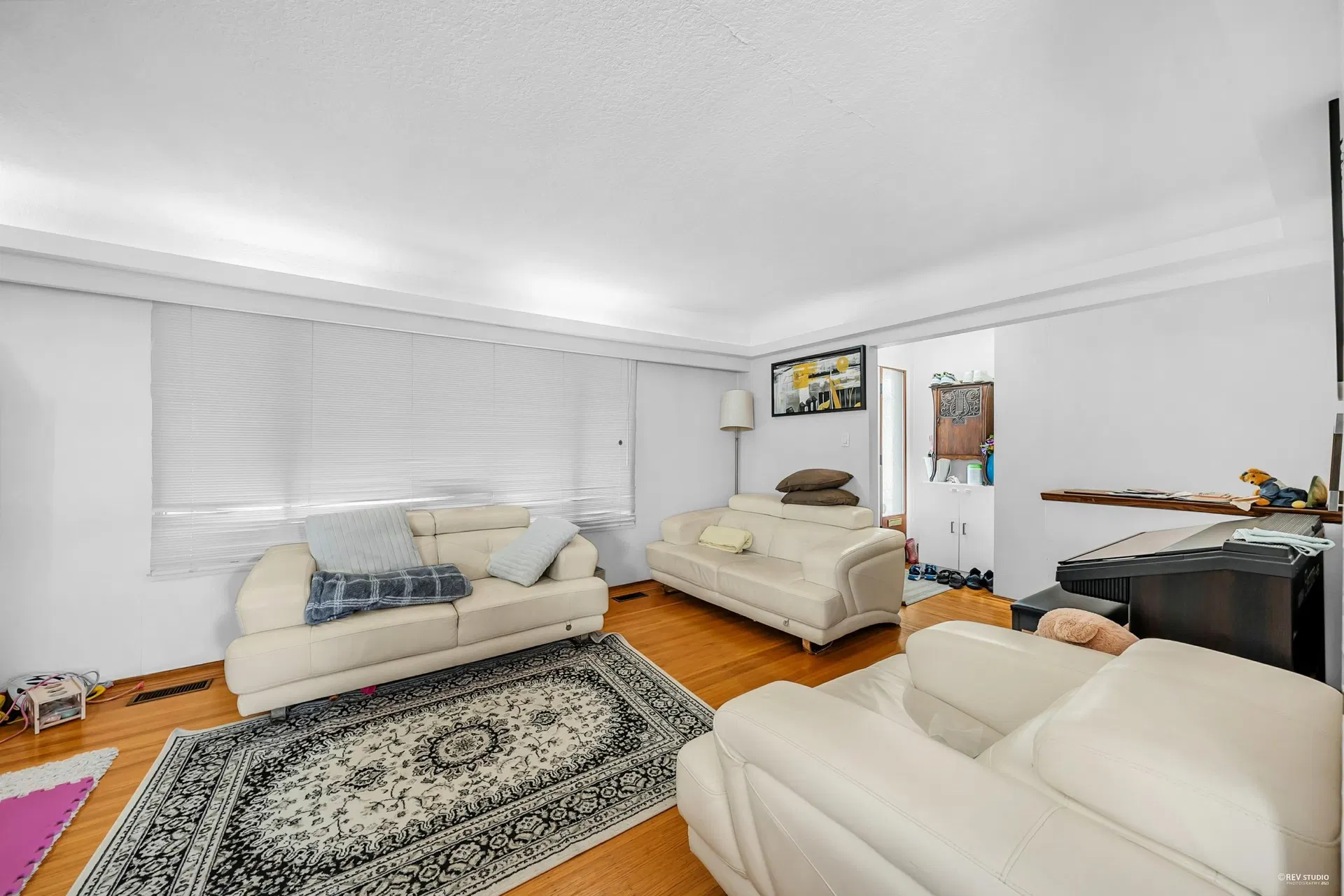 Photo 3 of 19 at 2975 E 41st Avenue