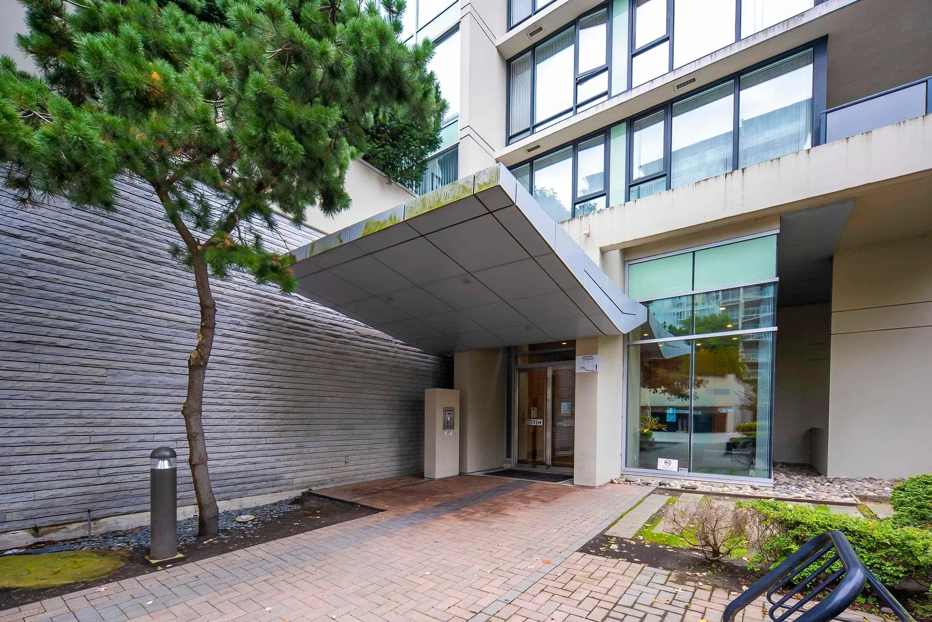 Photo 4 of 28 at #808 – 5088 Kwantlen Street