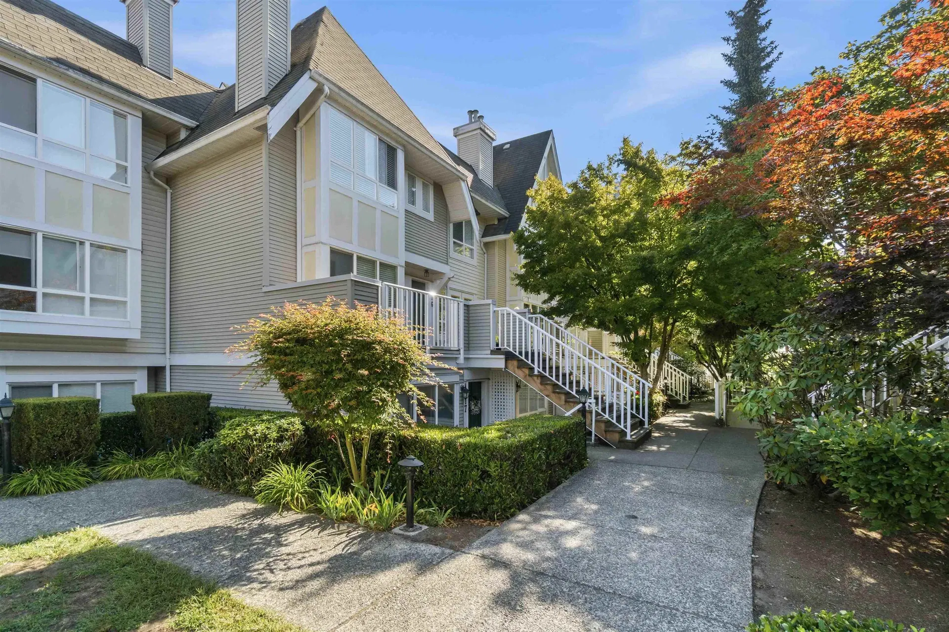 Photo 1 of 30 at #13 – 6577 Southoaks Crescent