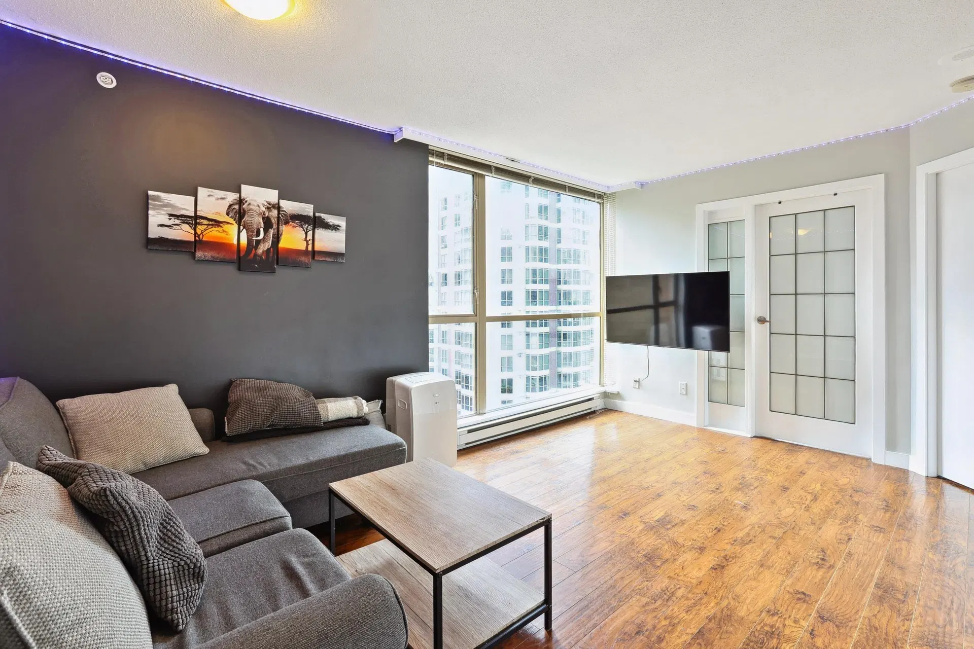Photo 3 of 22 at #905 – 822 Homer Street