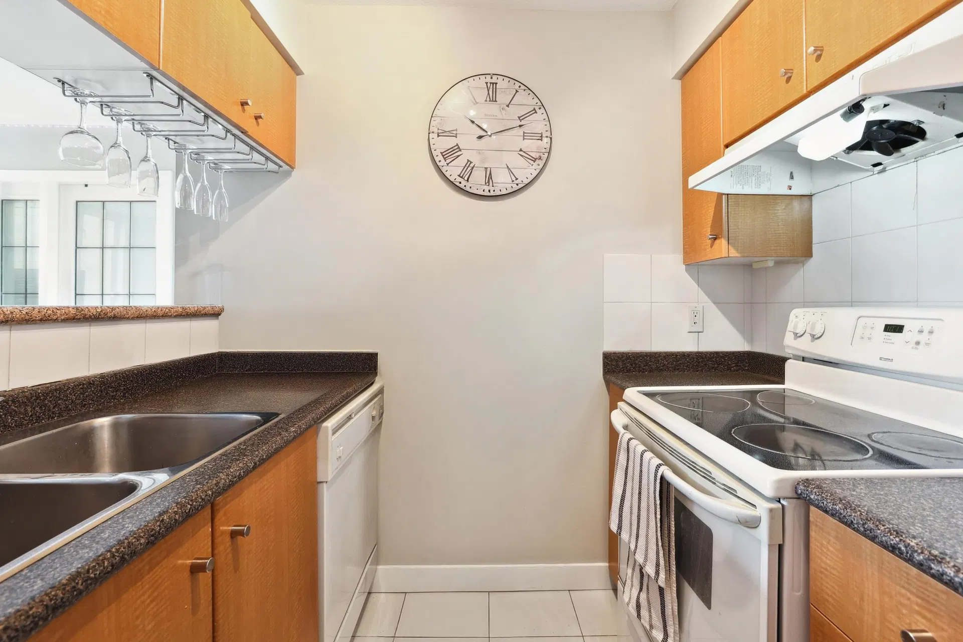 Photo 5 of 22 at #905 – 822 Homer Street