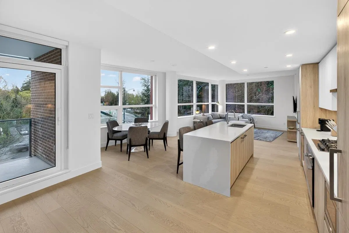 Photo 4 of 35 at #405 – 423 6th St