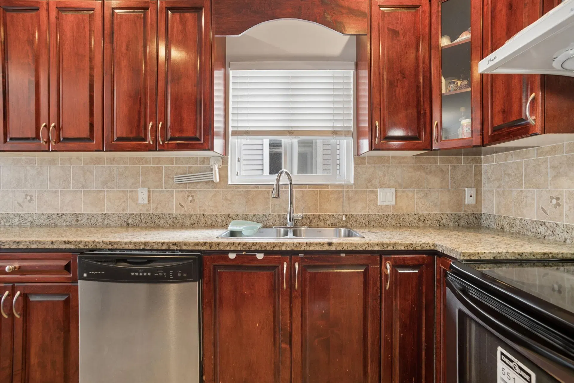 Photo 5 of 18 at 7487 Rosewood Street