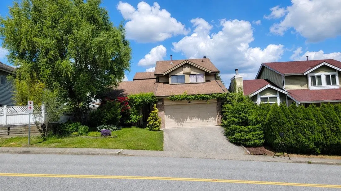 Photo 1 of 40 at 2961 Walton Avenue