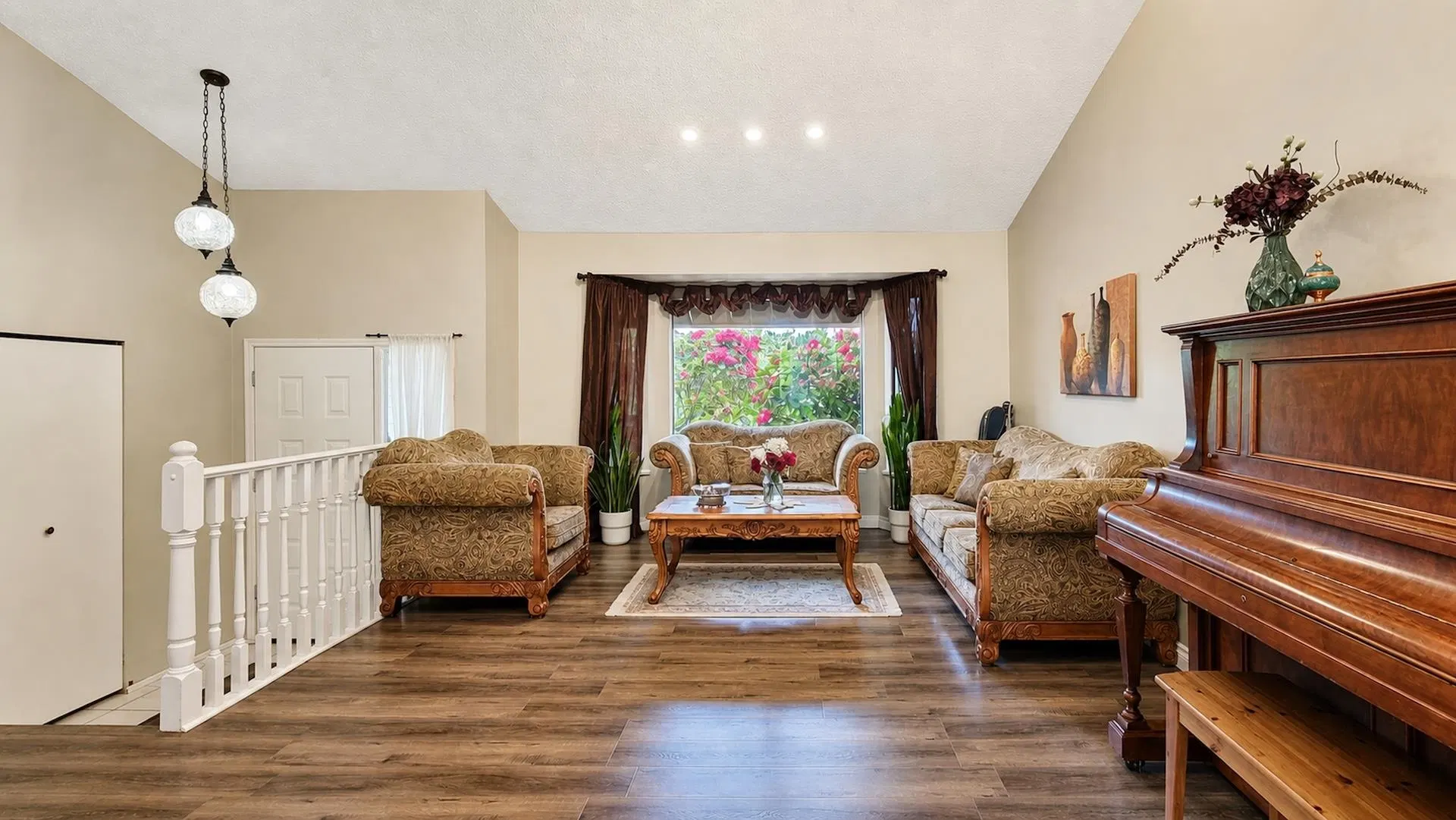Photo 3 of 40 at 2961 Walton Avenue