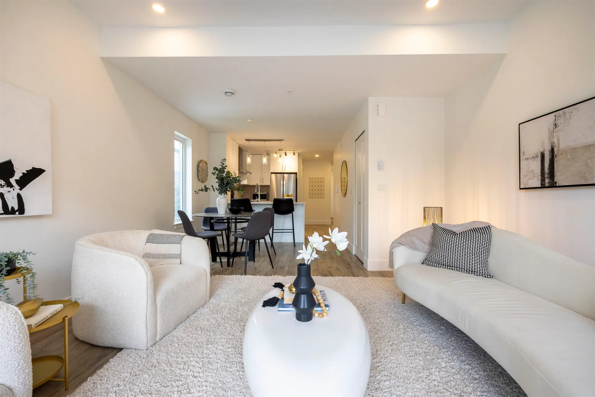 #1 – 6328 King George Boulevard