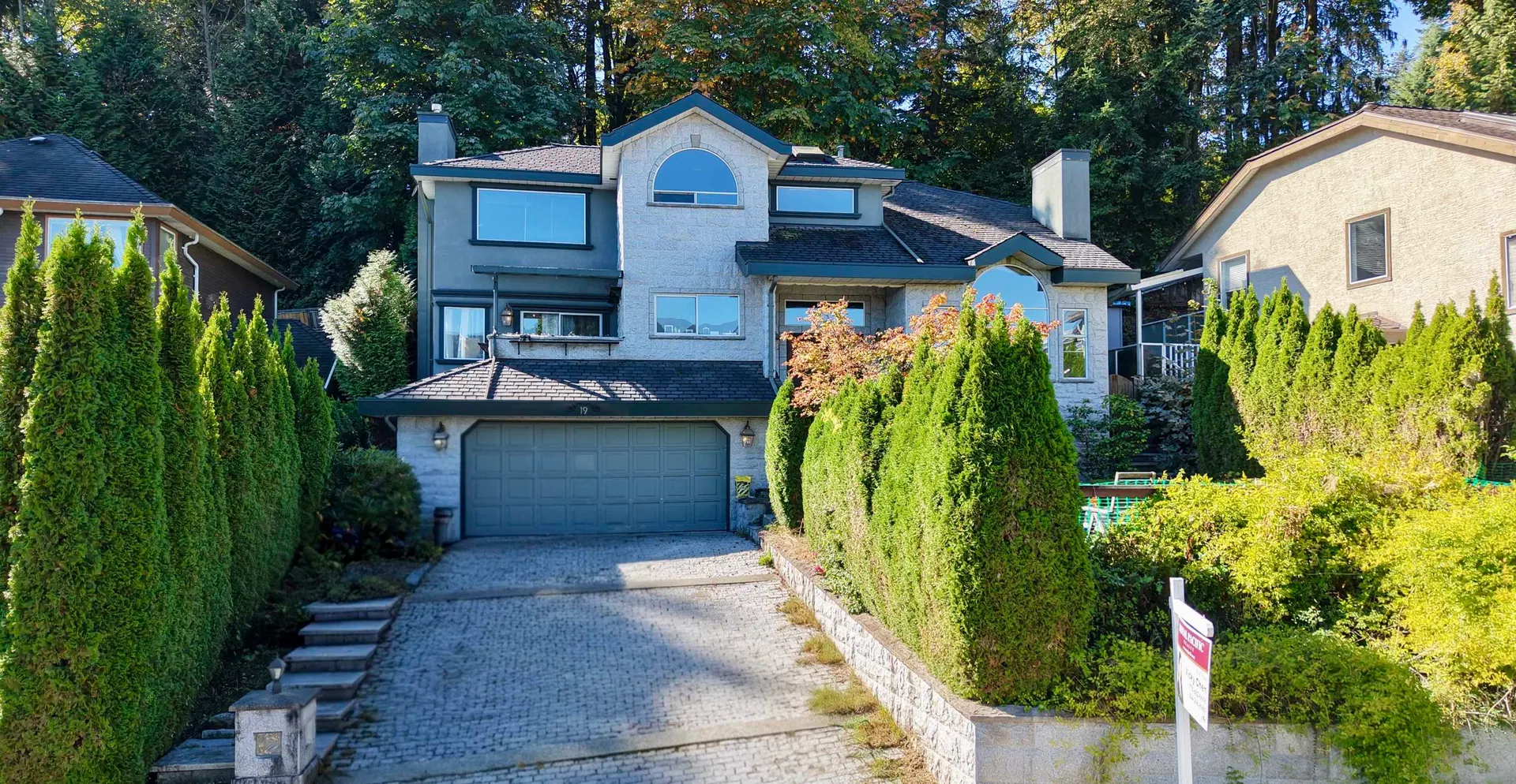 Photo 2 of 6 at 19 Burrard Crescent