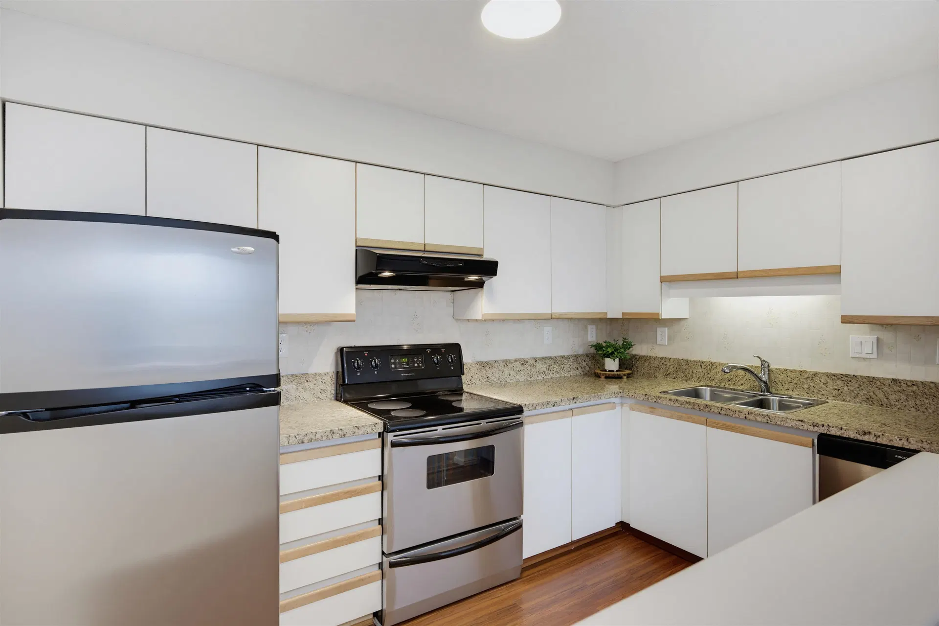 Photo 3 of 40 at #905 – 11910 80 Avenue