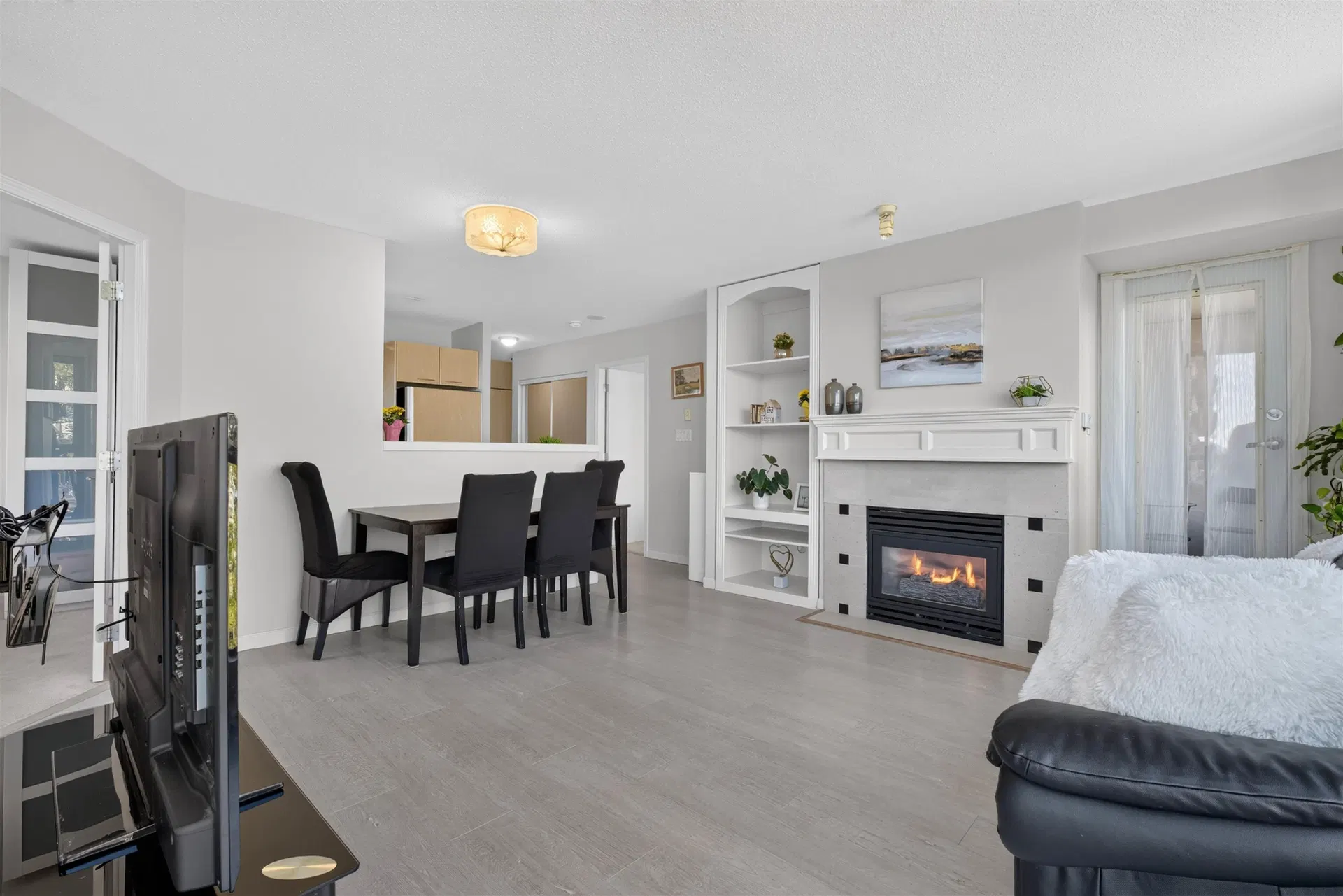 Photo 5 of 40 at #805 – 4888 Hazel Street