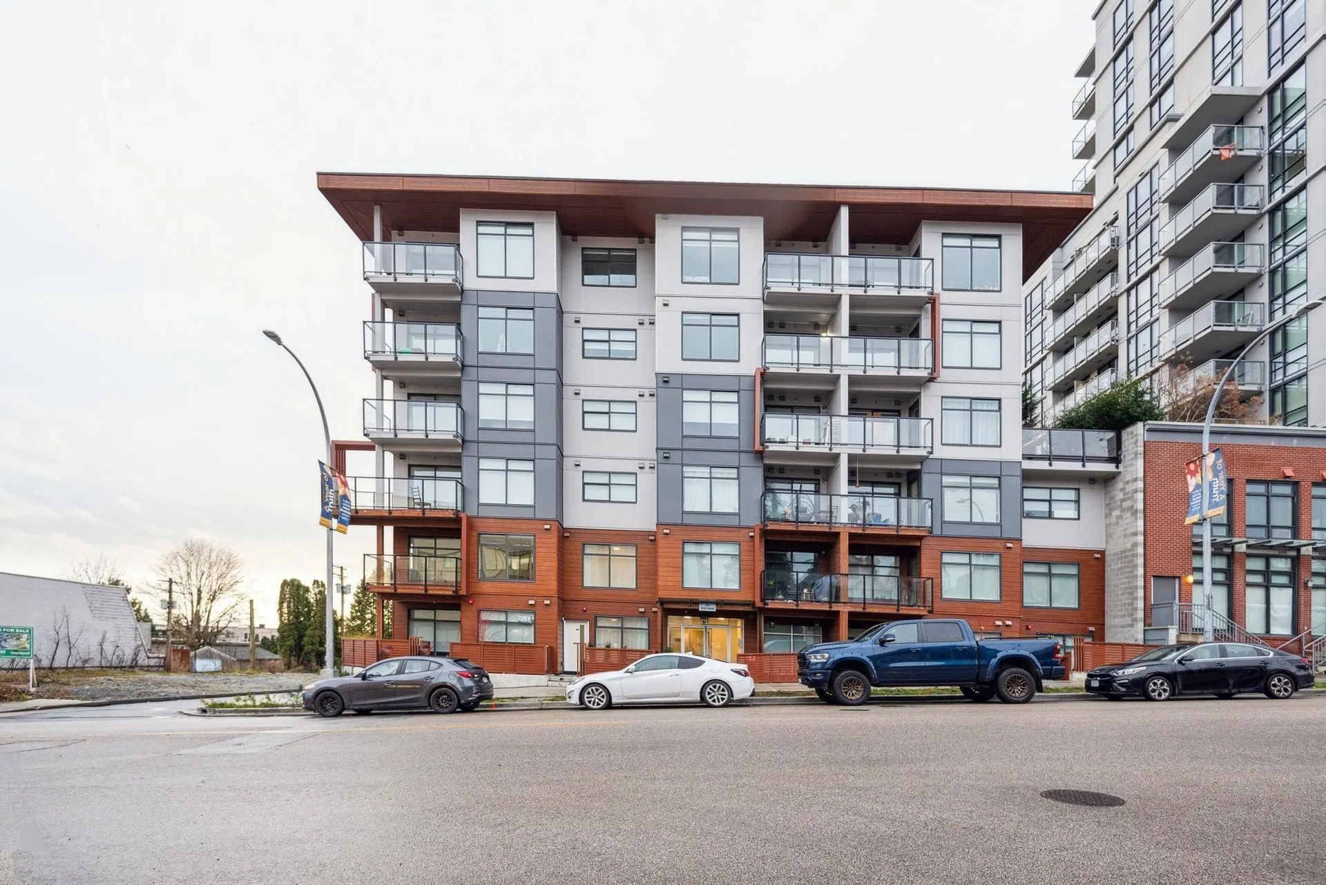 #207 – 232 Sixth Street