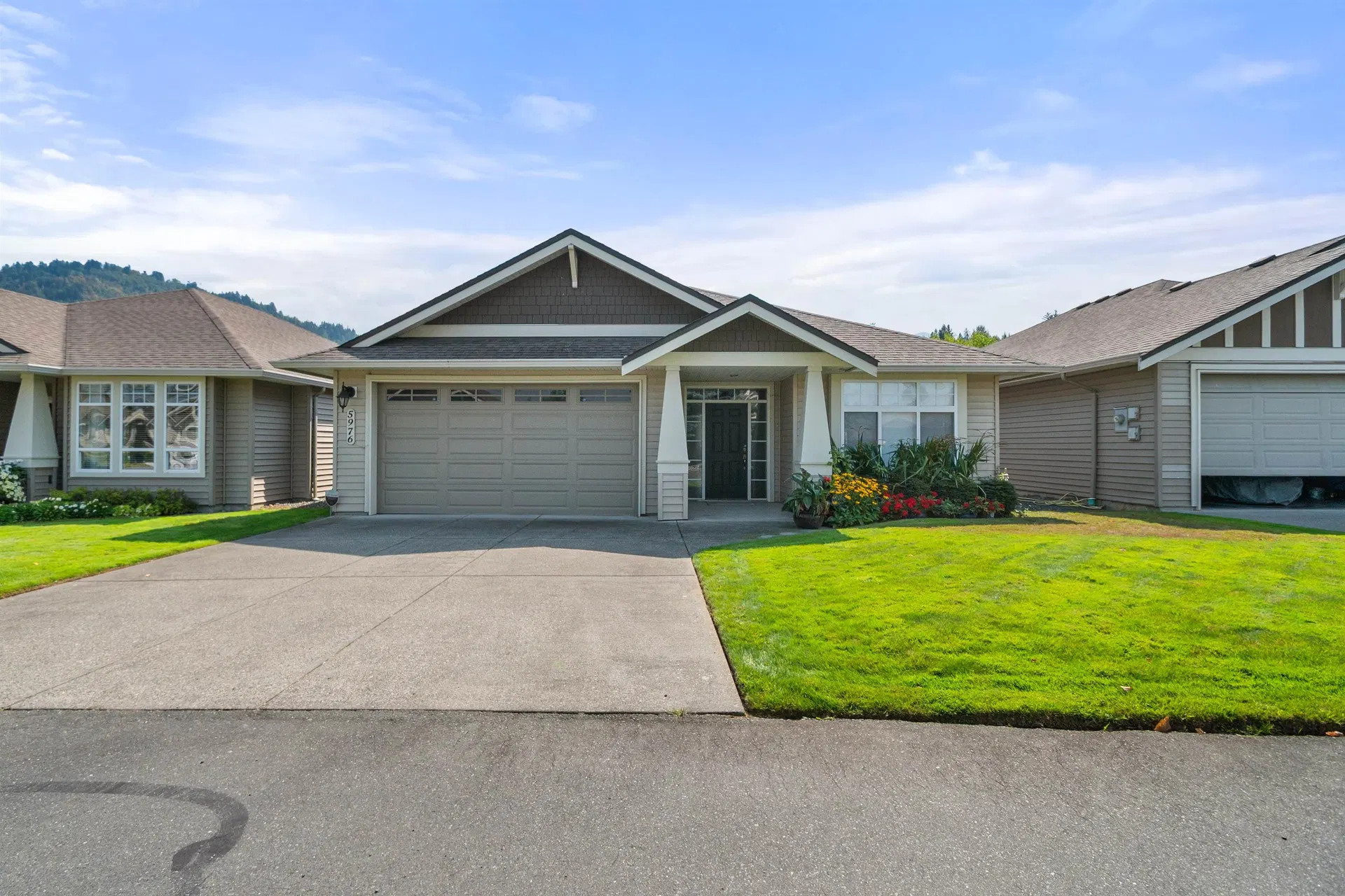 5976 Hunter Creek Crescent