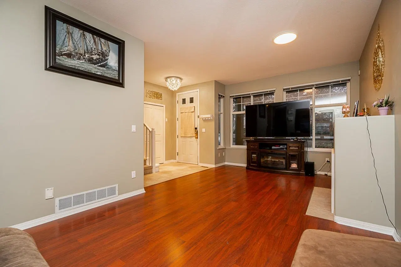 Photo 3 of 39 at 14858 58 Avenue