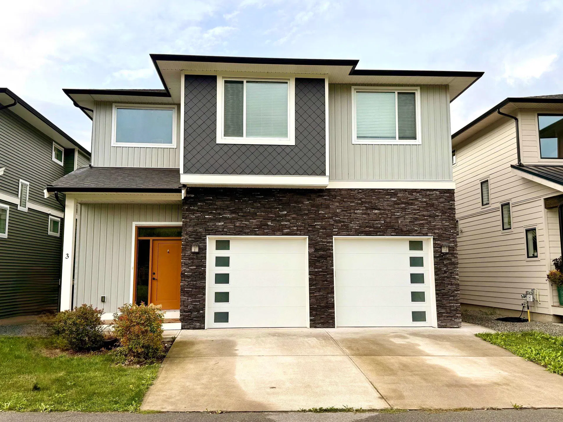 Photo 1 of 27 at #3 – 1871 Agassiz Avenue