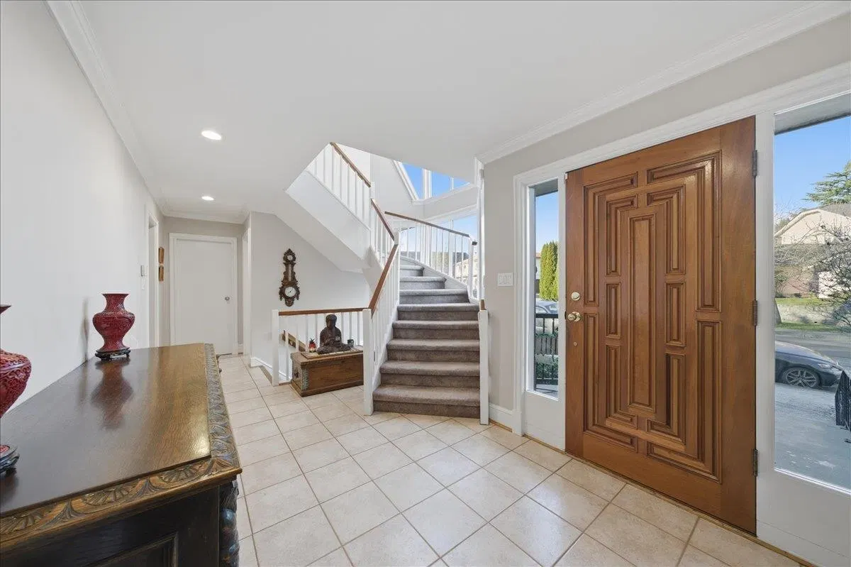 Photo 3 of 40 at 488 Glenbrook Street
