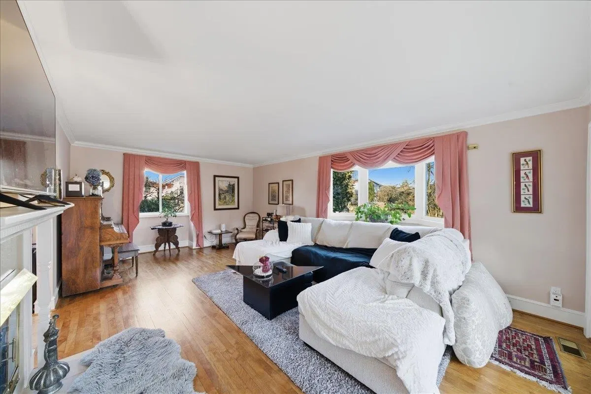 Photo 5 of 40 at 488 Glenbrook Street