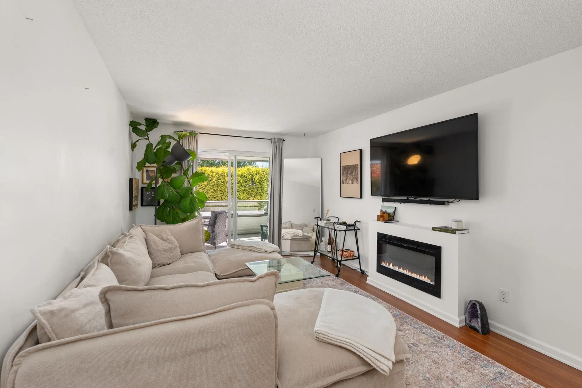Photo 4 of 19 at #111 – 1341 George Street