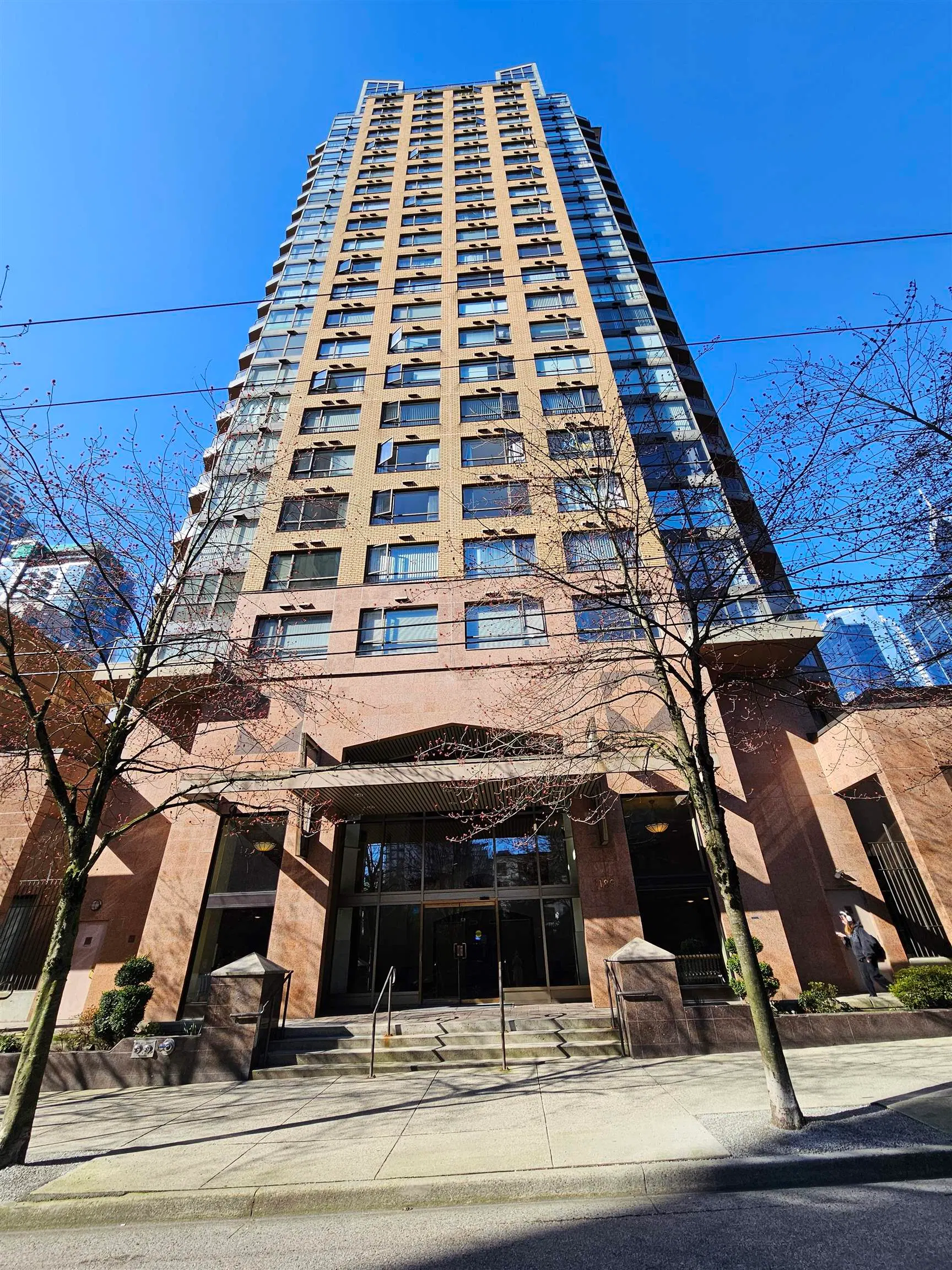 Photo 2 of 14 at #1003 – 1189 Howe Street