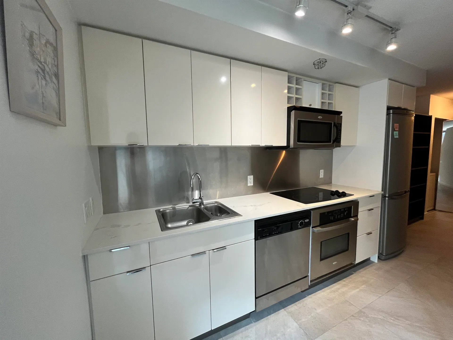 Photo 3 of 13 at #501 – 233 Robson Street