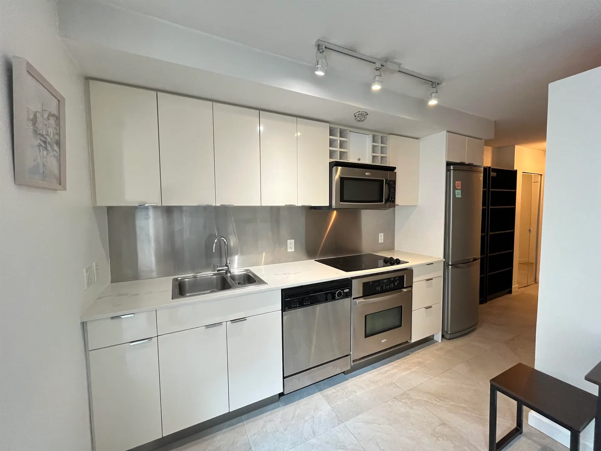 Photo 4 of 13 at #501 – 233 Robson Street